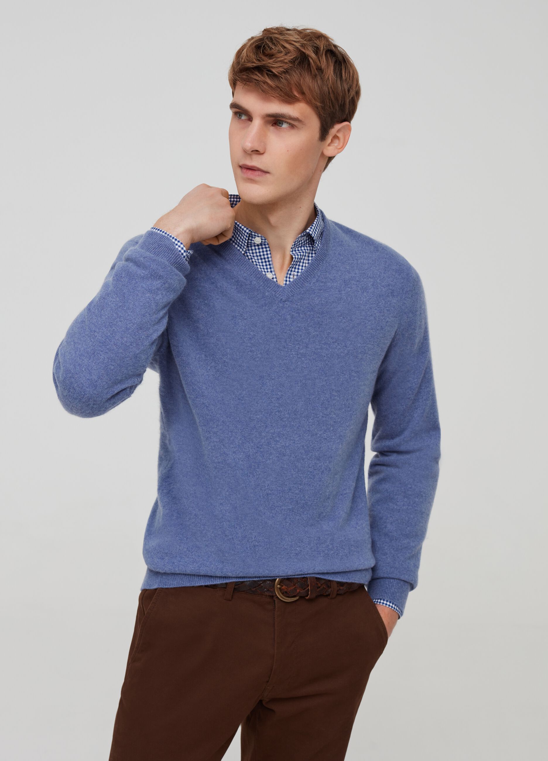 100% cashmere pullover with V neck