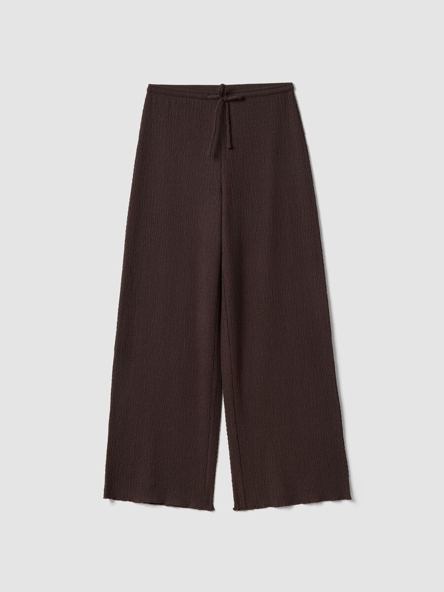 Braune Wide-Leg-Hose aus Stretchstoff mit Crinkle-Textur_4