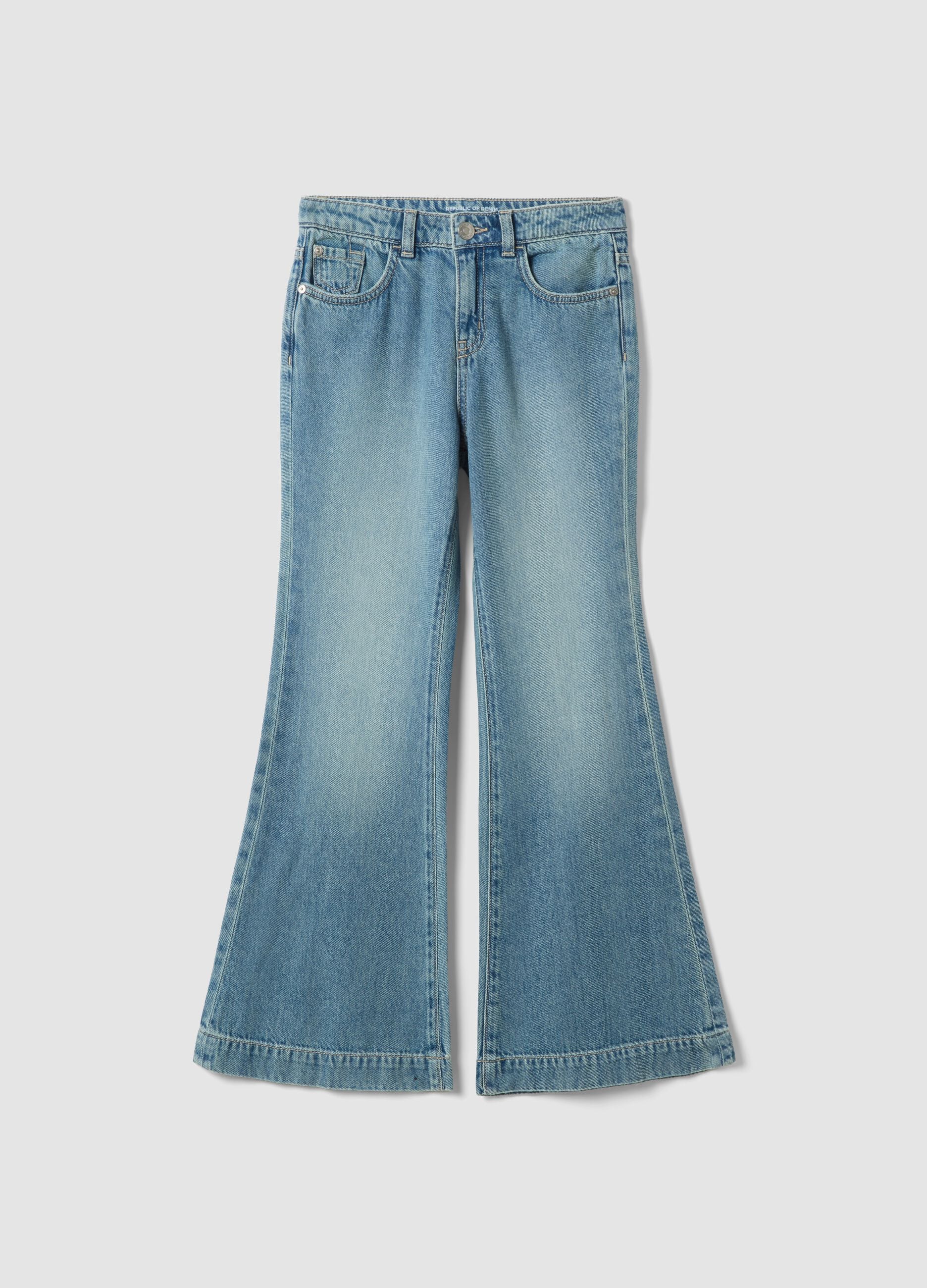 Hellblaue Flare-Jeans aus reiner Baumwolle