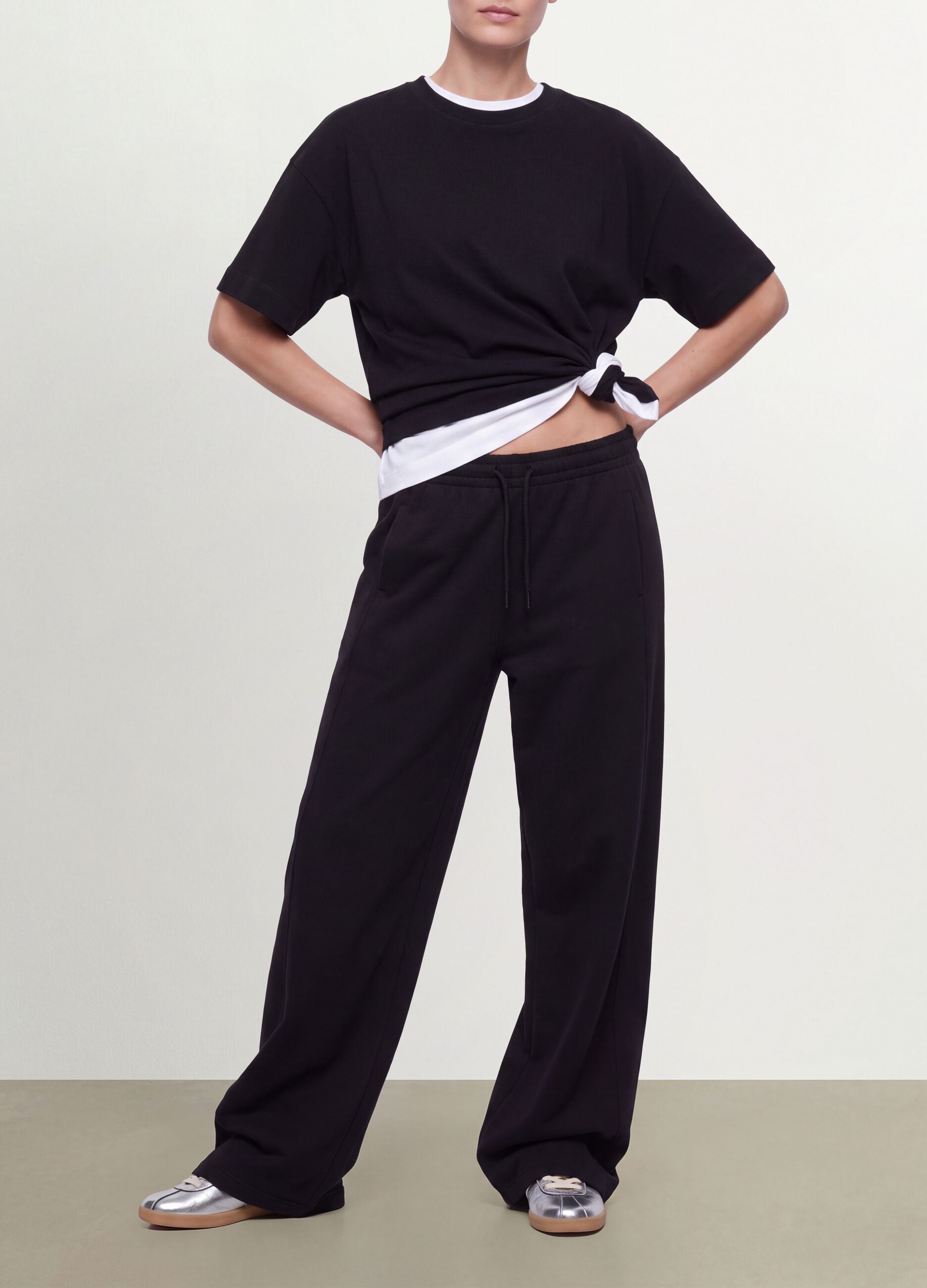 &Mu;&alpha;ύ&rho;&omicron; jogger barrel fit &alpha;&pi;ό &mu;&epsilon;ί&gamma;&mu;&alpha; &beta;&alpha;&mu;&beta;&alpha;&kappa;&iota;&omicron;ύ