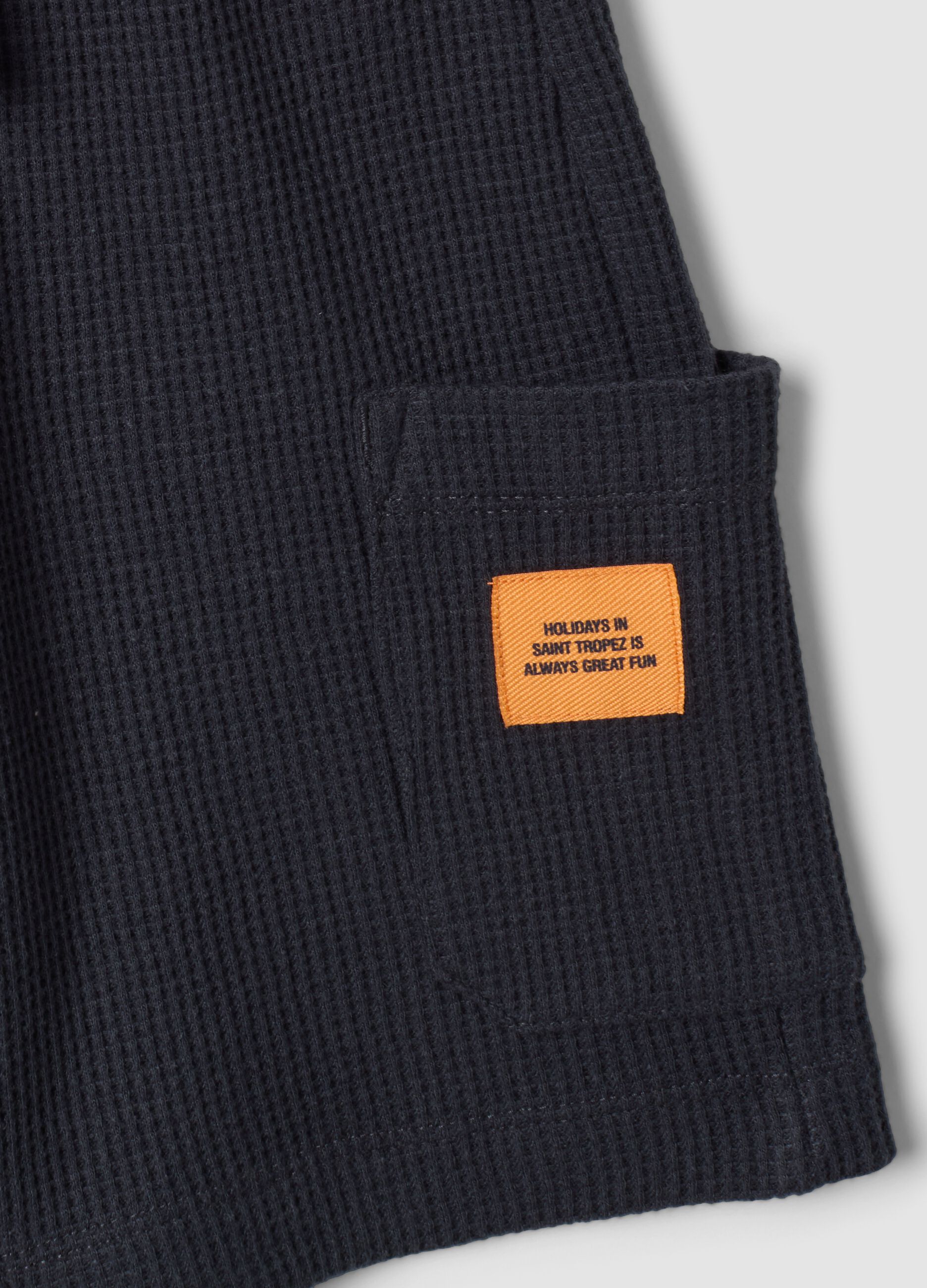 Conjunto azul em mistura de algod&atilde;o com T-shirt &agrave;s riscas e cal&ccedil;&otilde;es