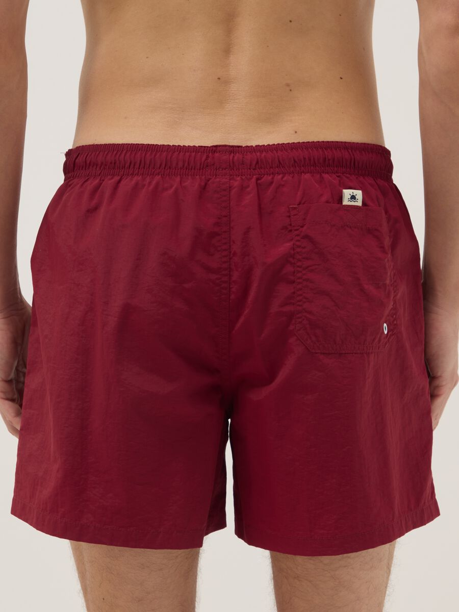 Red regular-fit swim shorts with drawstring_3