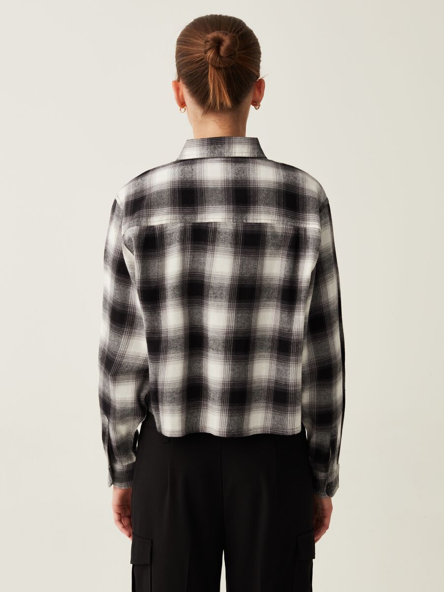 Cropped shirt in flannel with check pattern_2