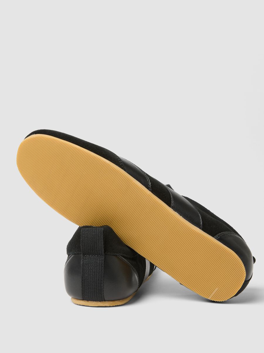 &Mu;&alpha;ύ&rho;&alpha; &alpha;&theta;&lambda;&eta;&tau;&iota;&kappa;ά &pi;&alpha;&pi;&omicron;ύ&tau;&sigma;&iota;&alpha; &alpha;&pi;ό &gamma;&nu;ή&sigma;&iota;&omicron; &delta;έ&rho;&mu;&alpha;_2