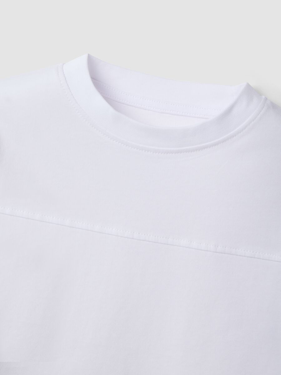 &Lambda;&epsilon;&upsilon;&kappa;ό &pi;&alpha;&iota;&delta;&iota;&kappa;ό T-shirt &alpha;&pi;ό 100% &beta;&alpha;&mu;&beta;ά&kappa;&iota;, oversized &gamma;&rho;&alpha;&mu;&mu;ή_3