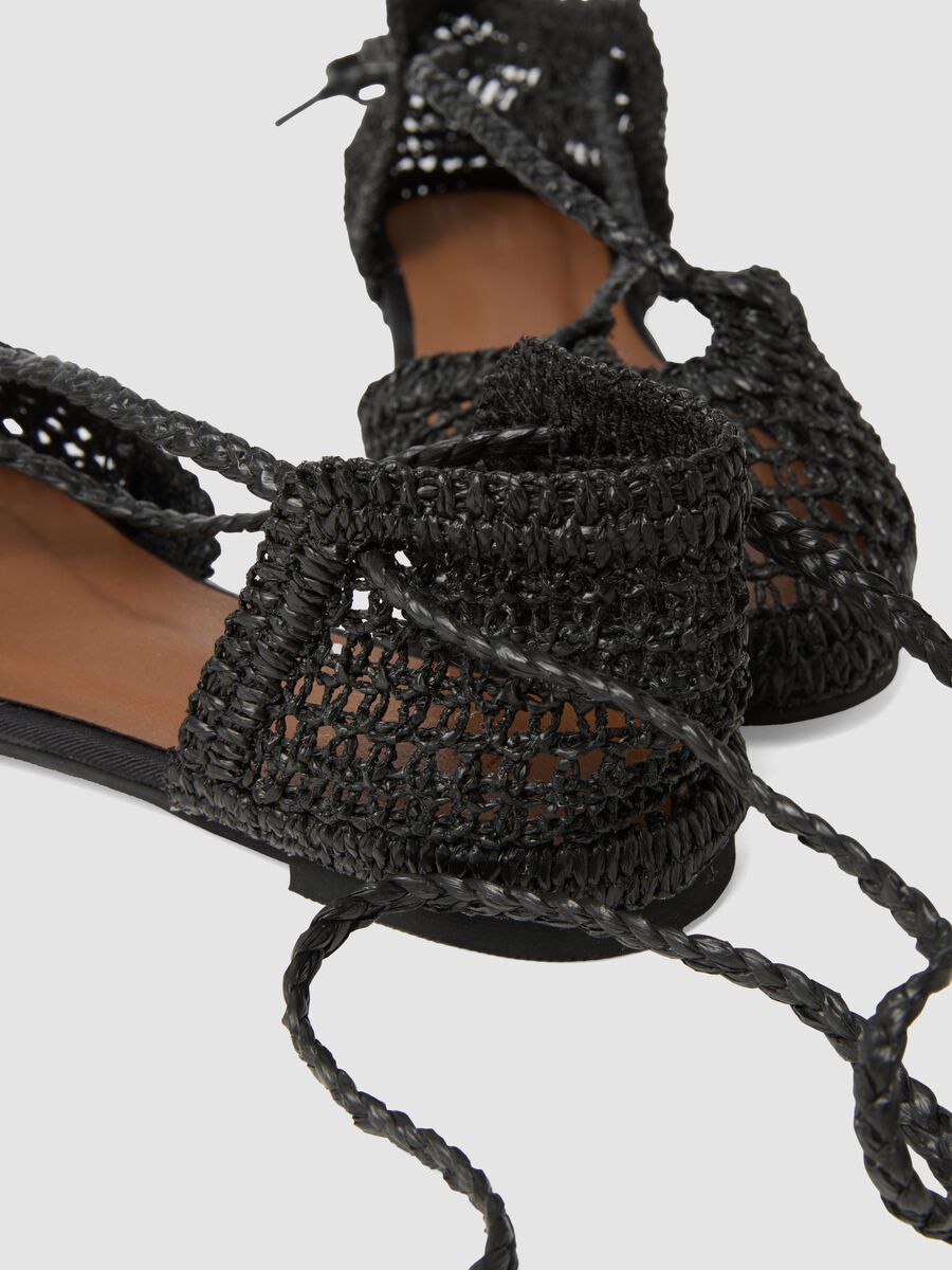 &Mu;&alpha;ύ&rho;&alpha; &pi;&lambda;&epsilon;&kappa;&tau;ά &sigma;&alpha;&nu;&delta;ά&lambda;&iota;&alpha;_3