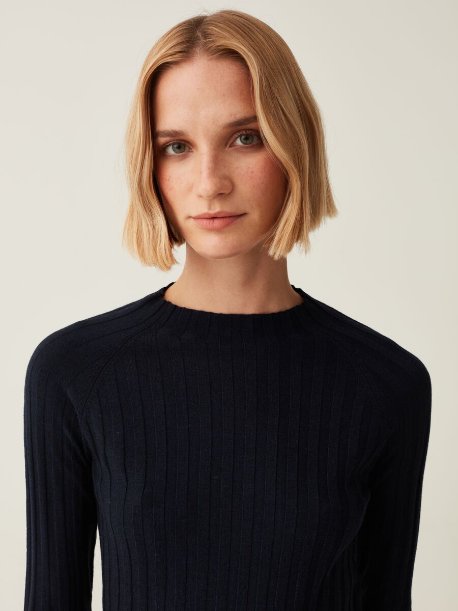 Flat-ribbed top with mock neck_1