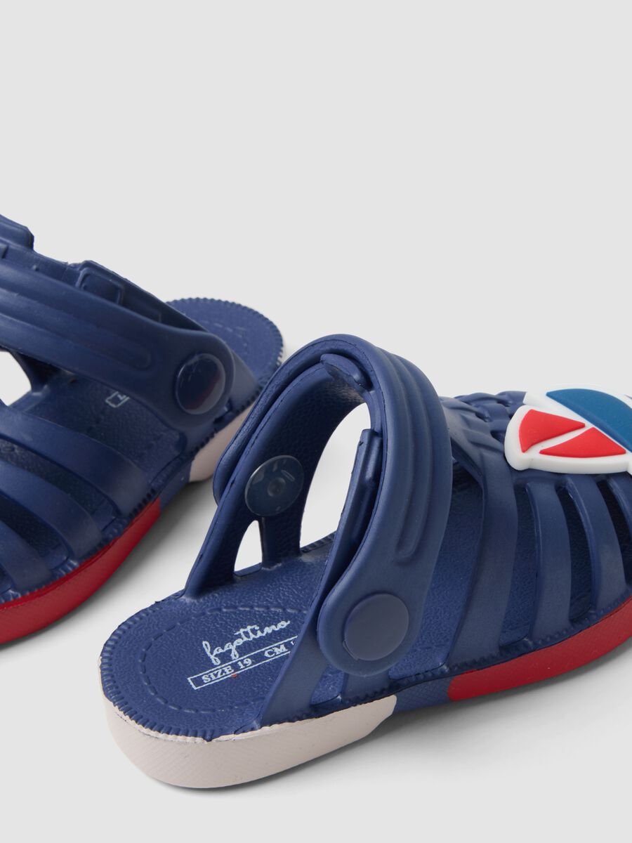Blue beach sandals with little boat motif_2