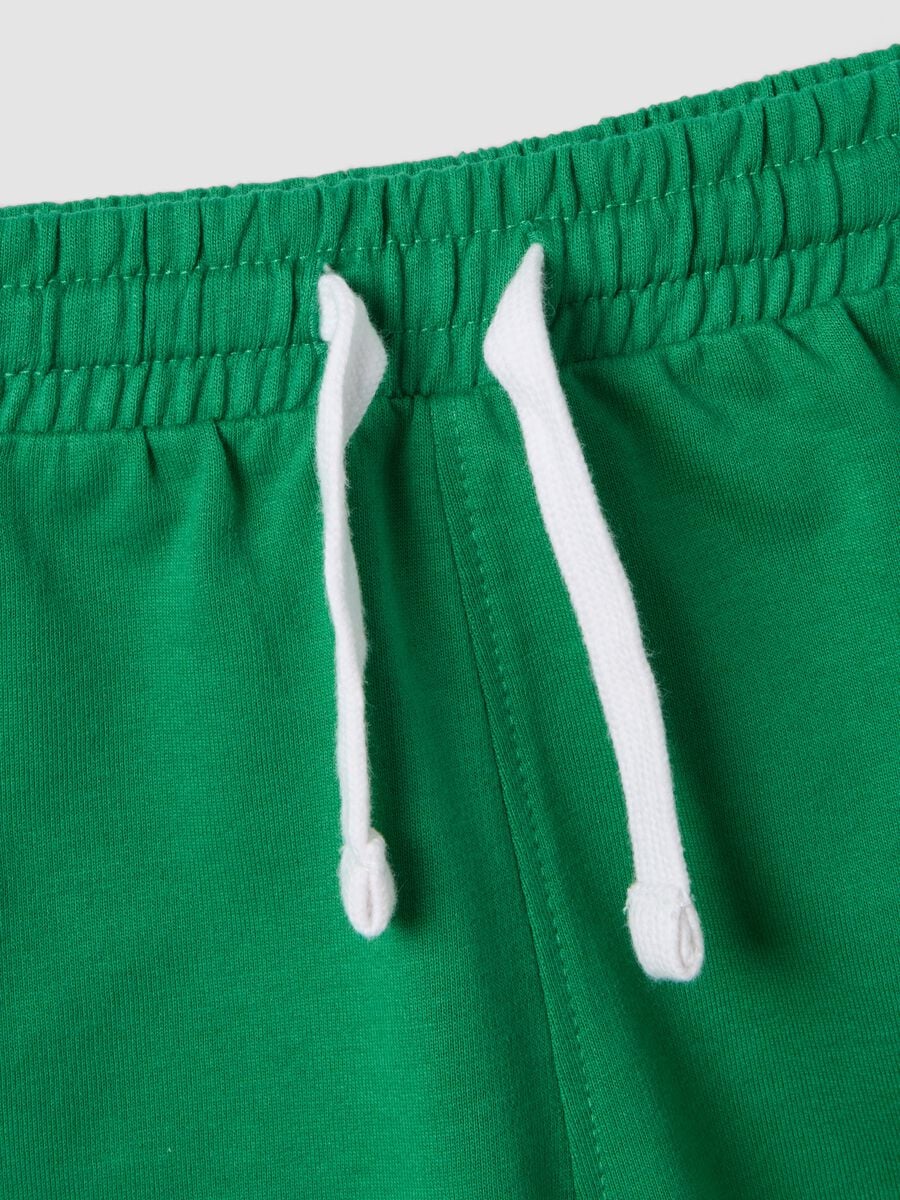 Completo bianco e verde in puro cotone con top e shorts per bimbo regular fit_3