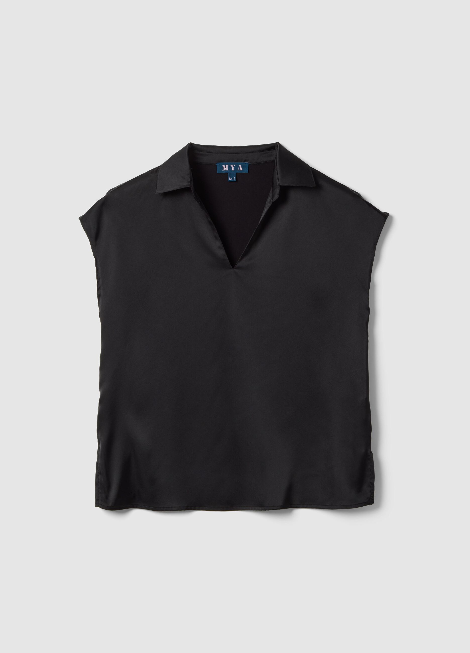 Schwarzes Kurzarm-T-Shirt mit Polokragen, Regular Fit