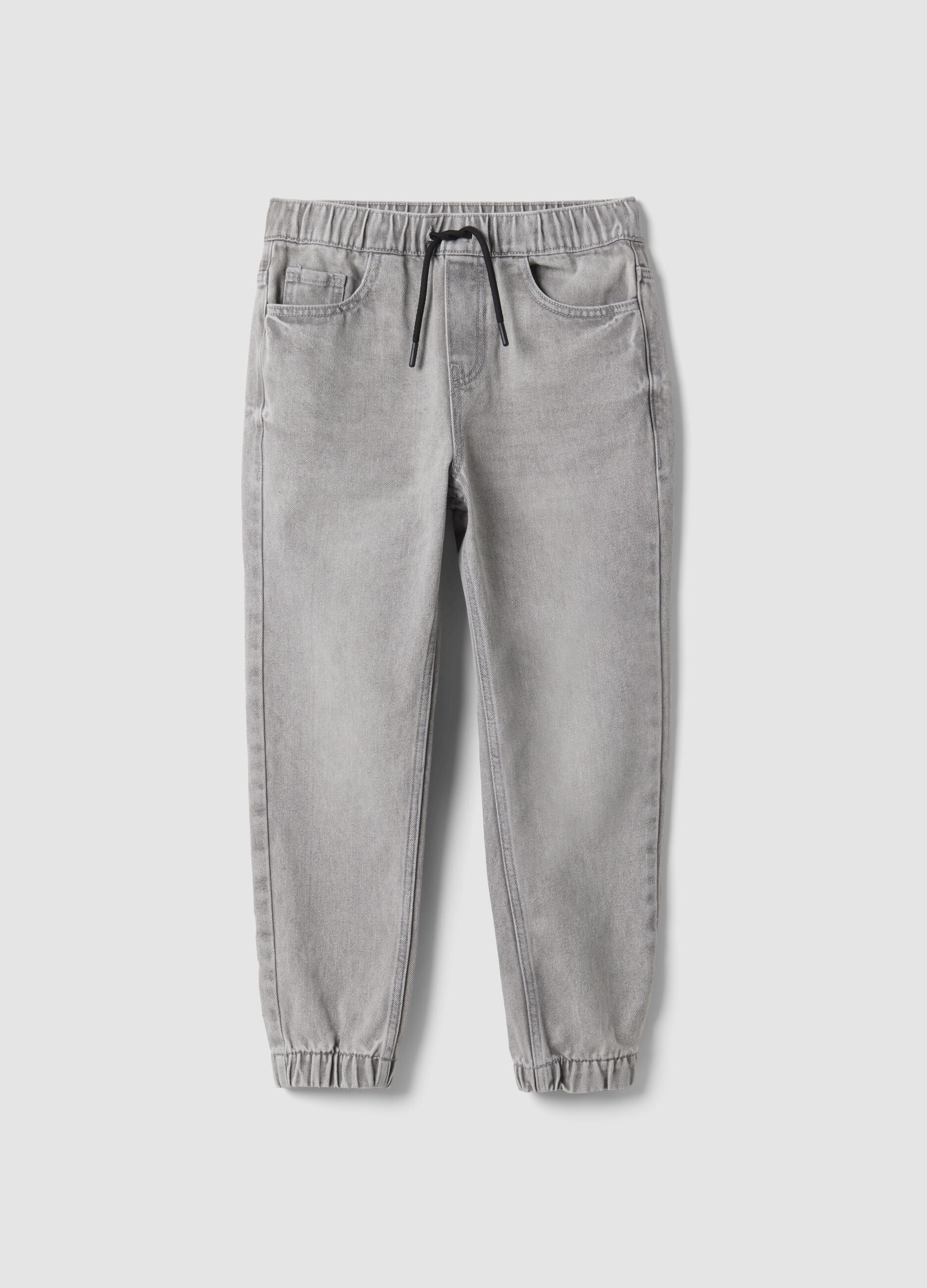 Grey jog denim in a cotton and viscose blend, relaxed fit for boys