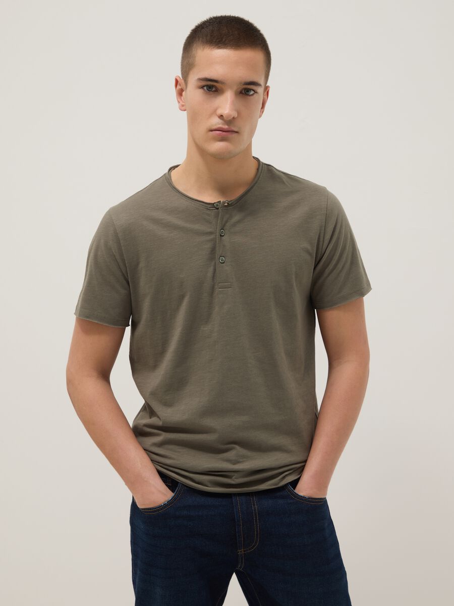 Green pure cotton t-shirt with seraph neckline, regular fit_0