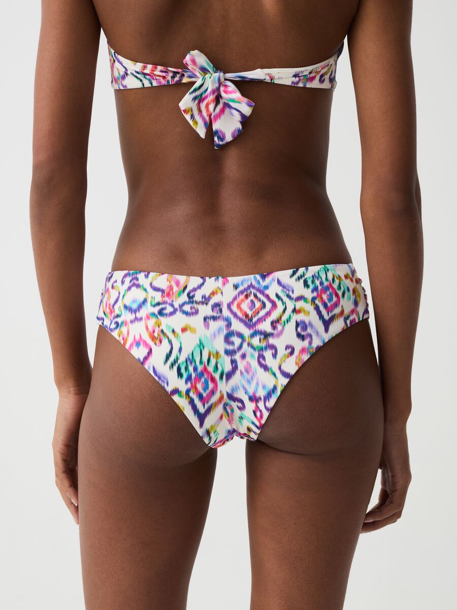 High-waisted bikini briefs with ikat print_2