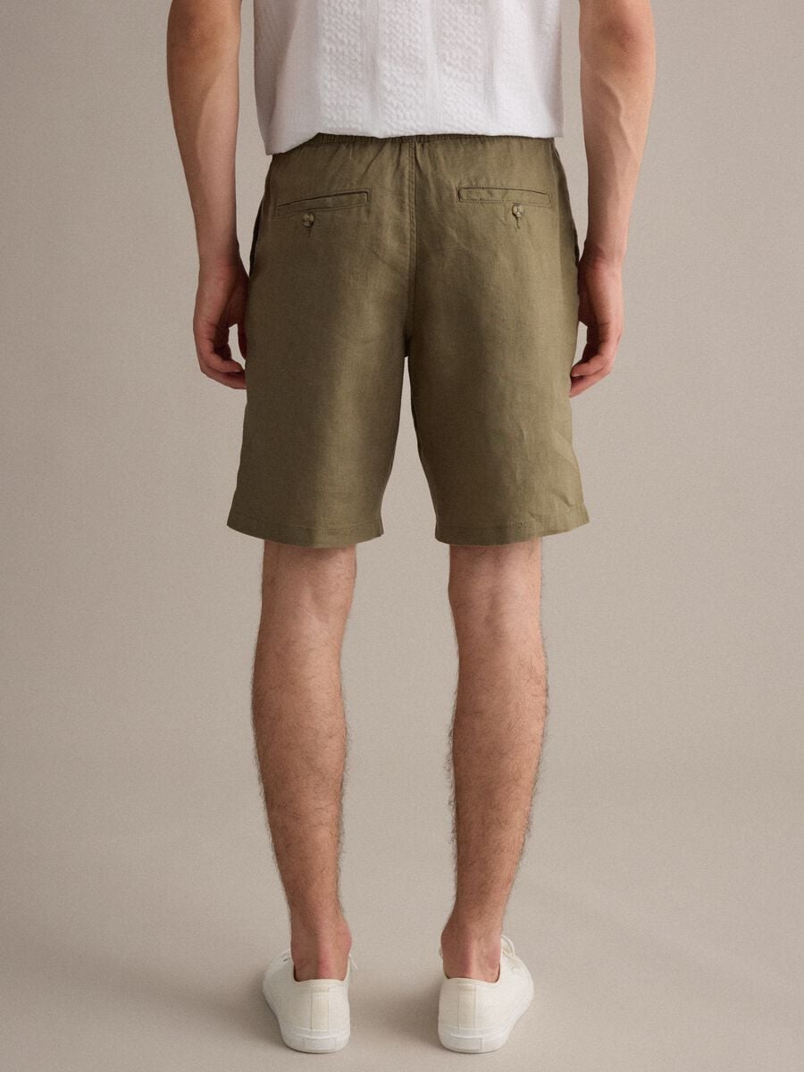 Gr&uuml;ne Bermuda-Shorts aus reinem Leinen mit elastischem Bund_2