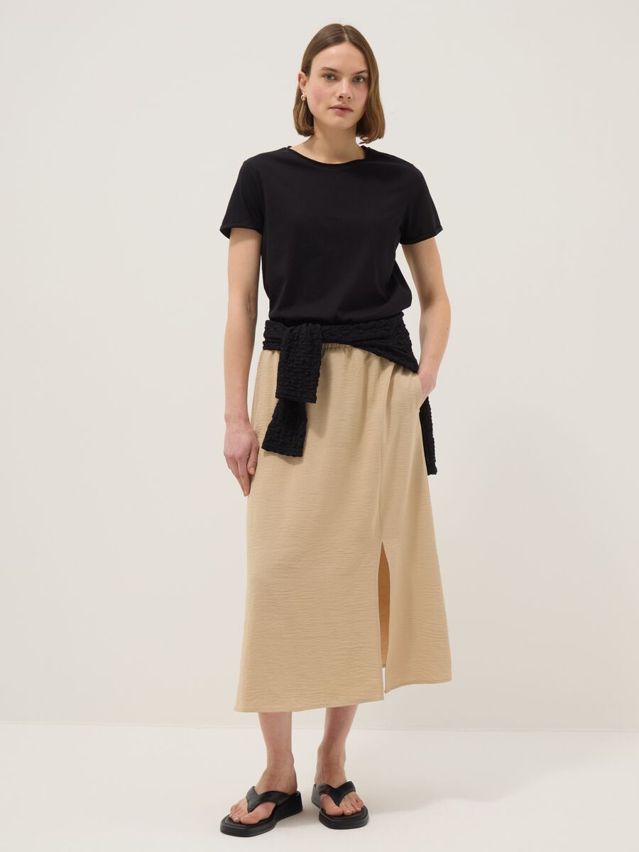 &Mu;&alpha;ύ&rho;&omicron; T-shirt &alpha;&pi;ό &kappa;&alpha;&theta;&alpha;&rho;ό &beta;&alpha;&mu;&beta;ά&kappa;&iota; &mu;&epsilon; &kappa;&omicron;&nu;&tau;ά &mu;&alpha;&nu;ί&kappa;&iota;&alpha;, &kappa;&alpha;&nu;&omicron;&nu;&iota;&kappa;ή &gamma;&rho;&alpha;&mu;&mu;ή_2