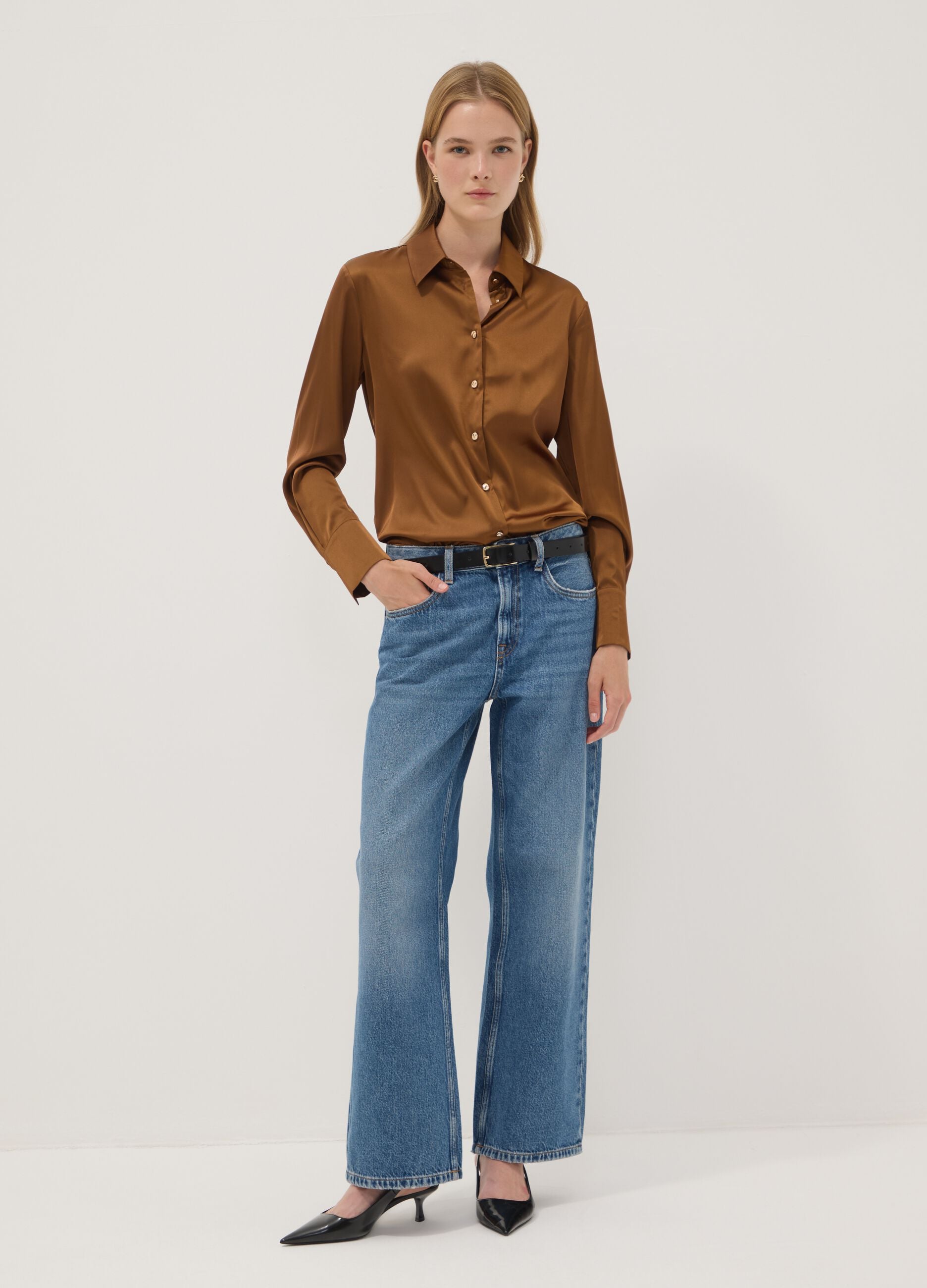 Brown stretch-fabric shirt with classic collar