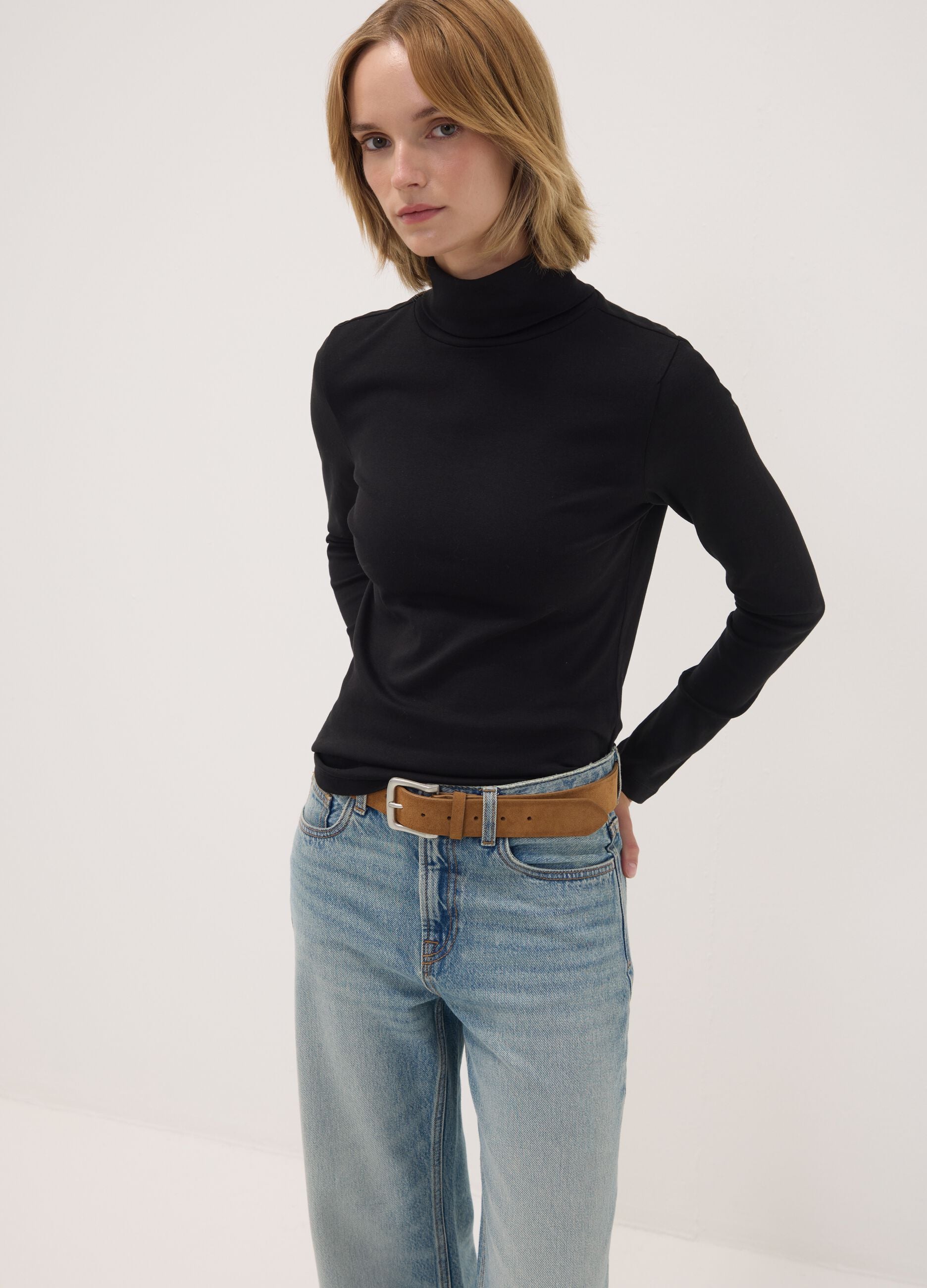 Schwarzes Longsleeve-T-Shirt aus reiner Baumwolle mit Rundhalsausschnitt