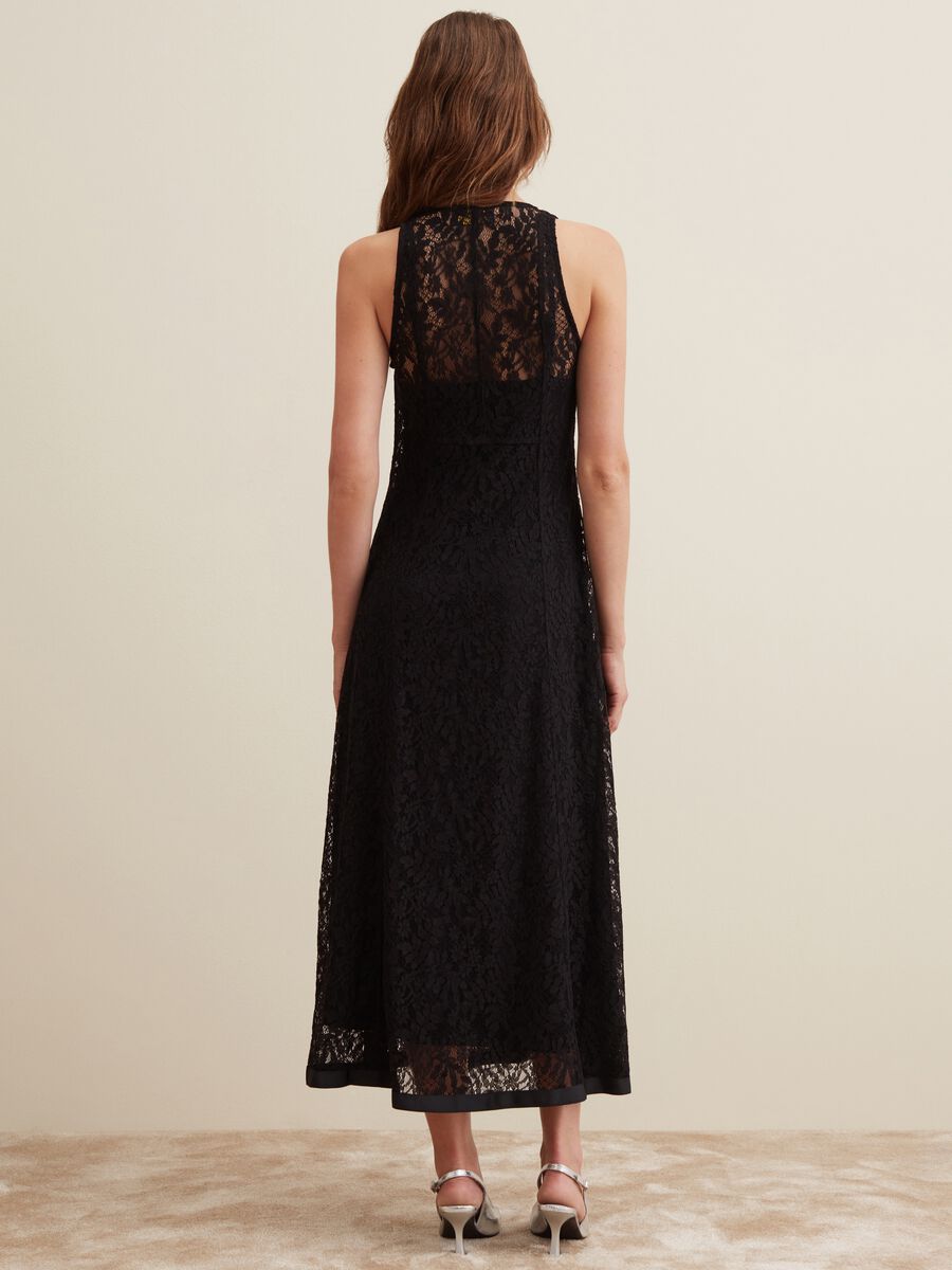 Long sleeveless dress in floral lace_2