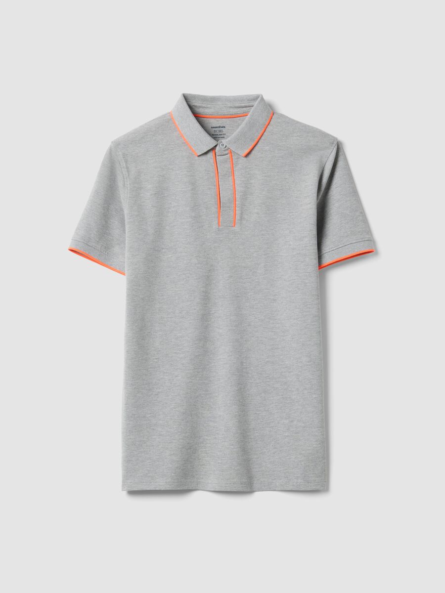 Graues Polo aus Stretch-Baumwolle mit Kontrastpaspel_4