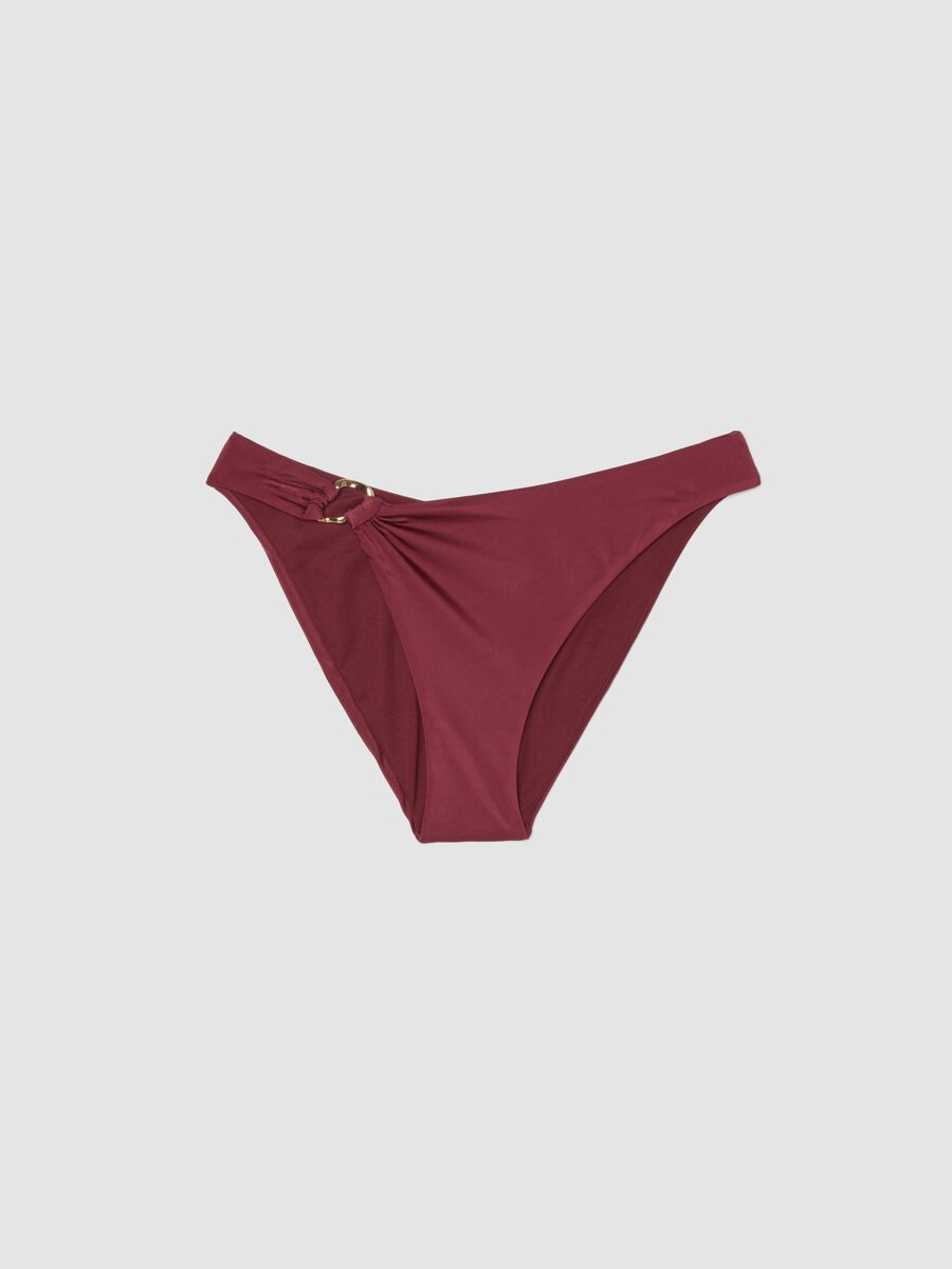 Slip bikini in tessuto elasticizzato rosso con anello dorato_0