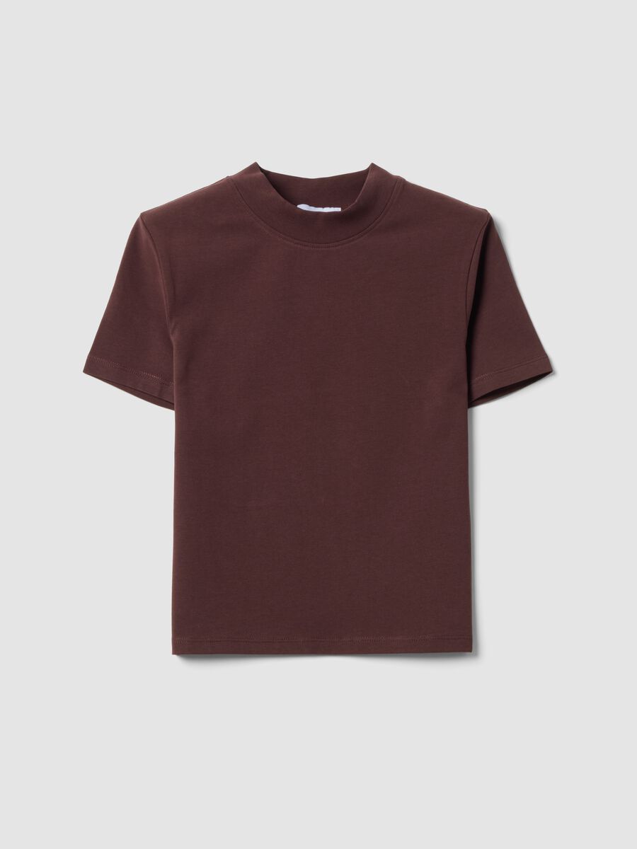 Braunes, figurbetontes T-Shirt aus Stretch-Baumwolle mit Stehkragen_4