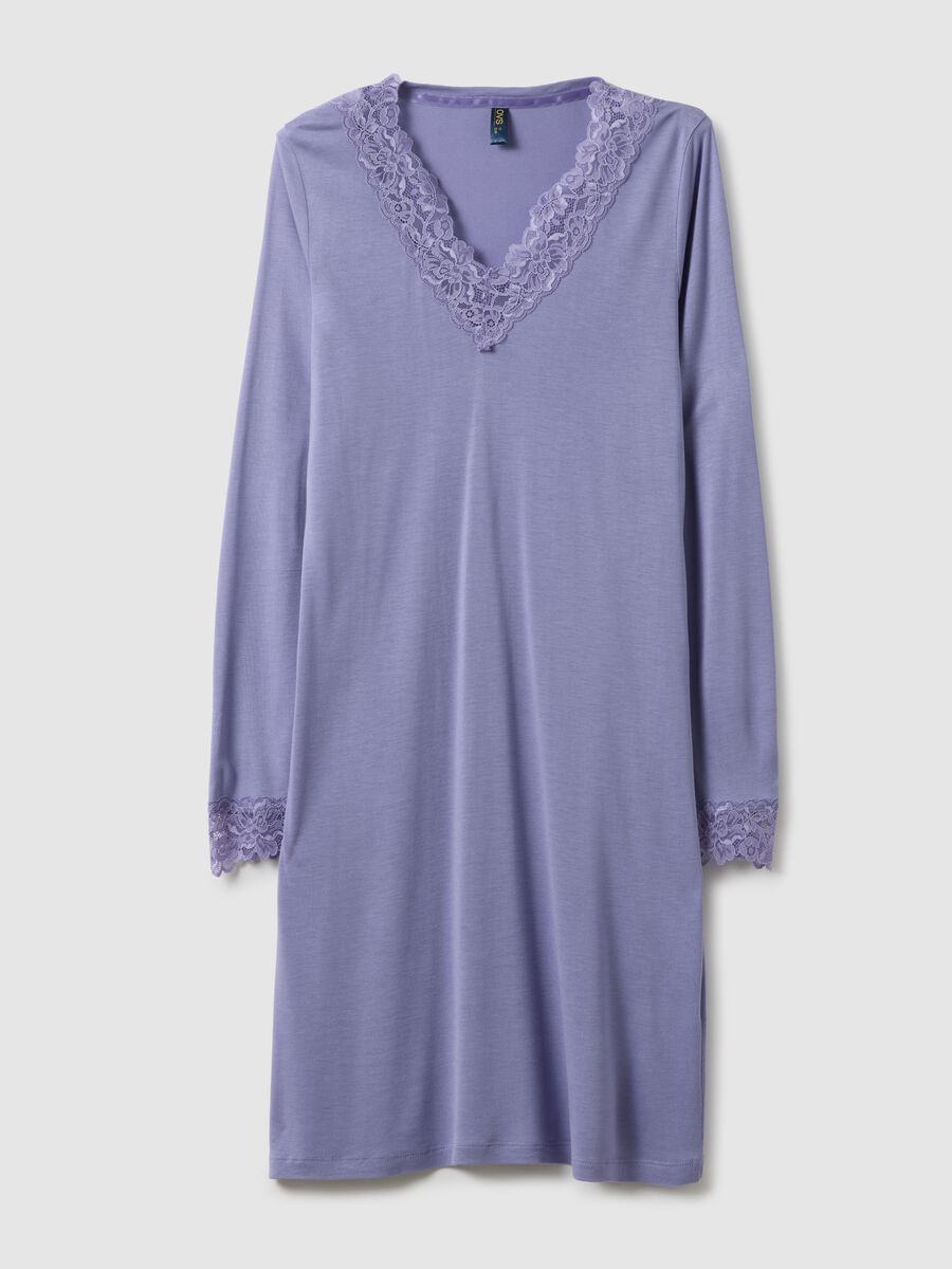 Purple nightdress with lace V-neck and regular fit_4
