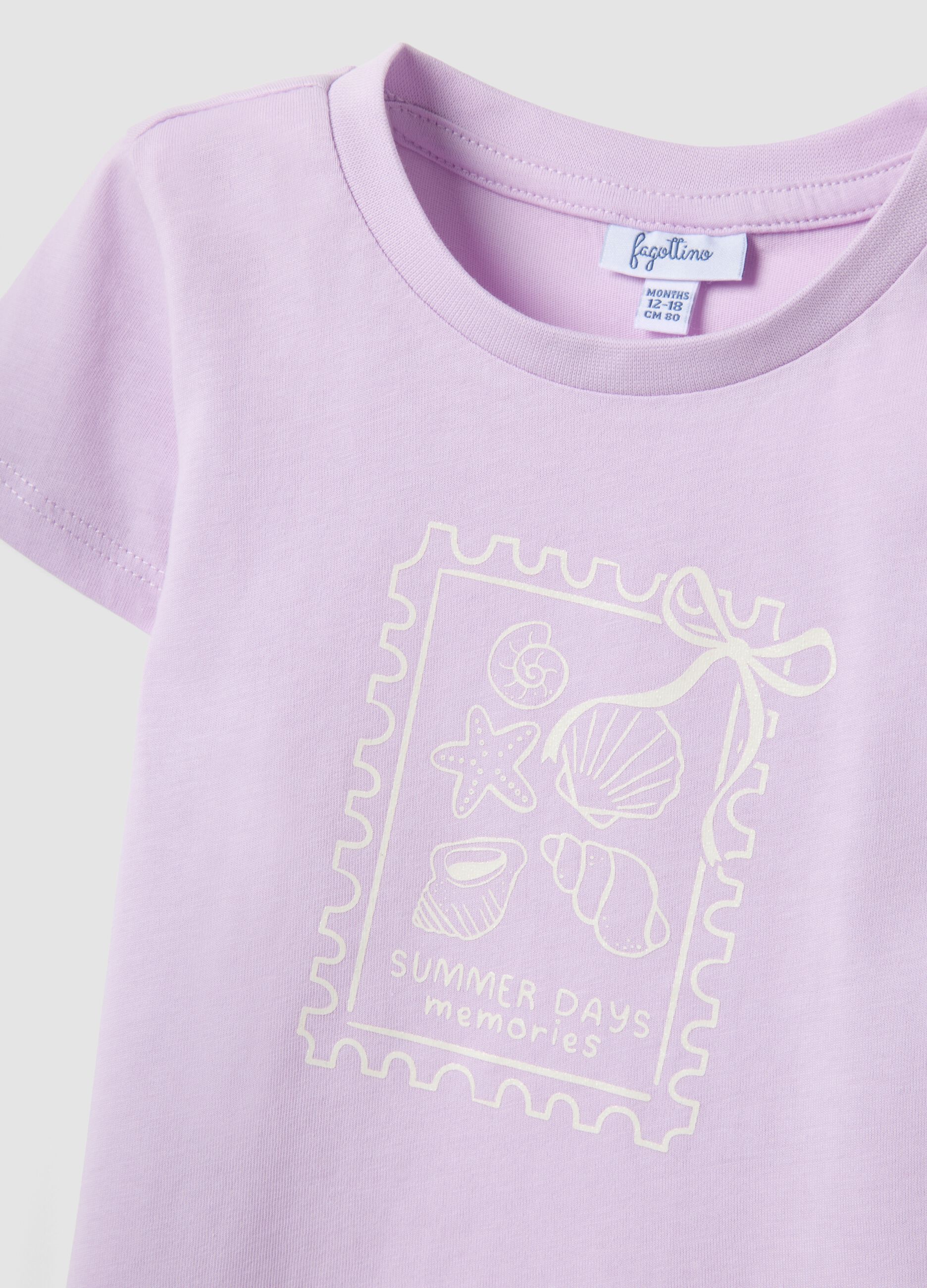 T-shirt roxa de algod&atilde;o org&acirc;nico para menina com estampado marinho