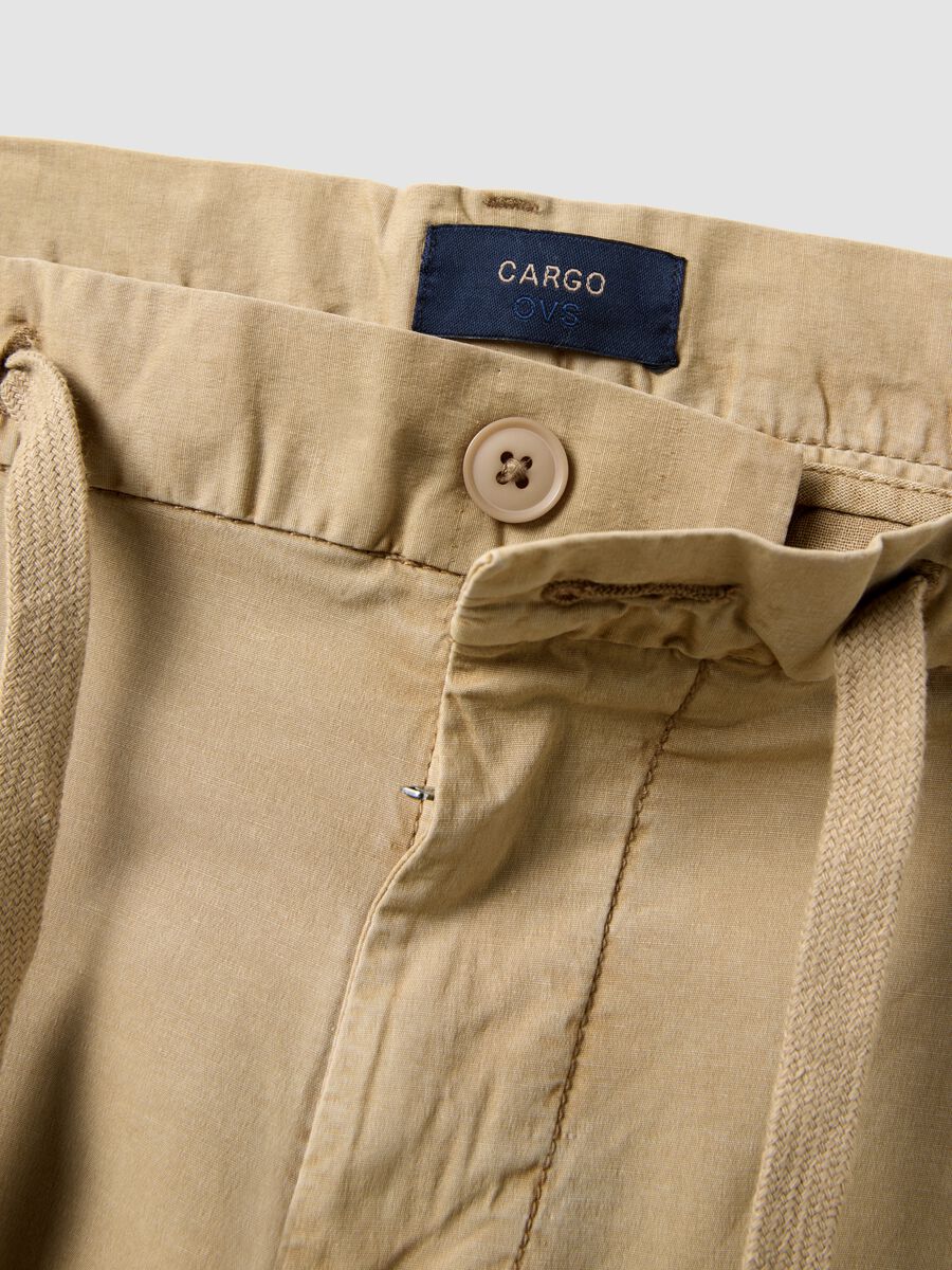 Beige Cargo-Bermudashorts aus Stretch-Baumwolle_5