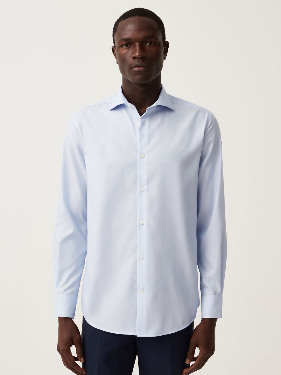 Camisa regular fit de algodón sin plancha en color liso_1