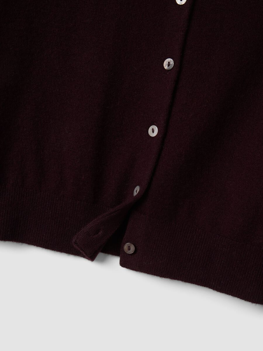 Cardigan viola in pura lana con girocollo e bottoni regular fit_5