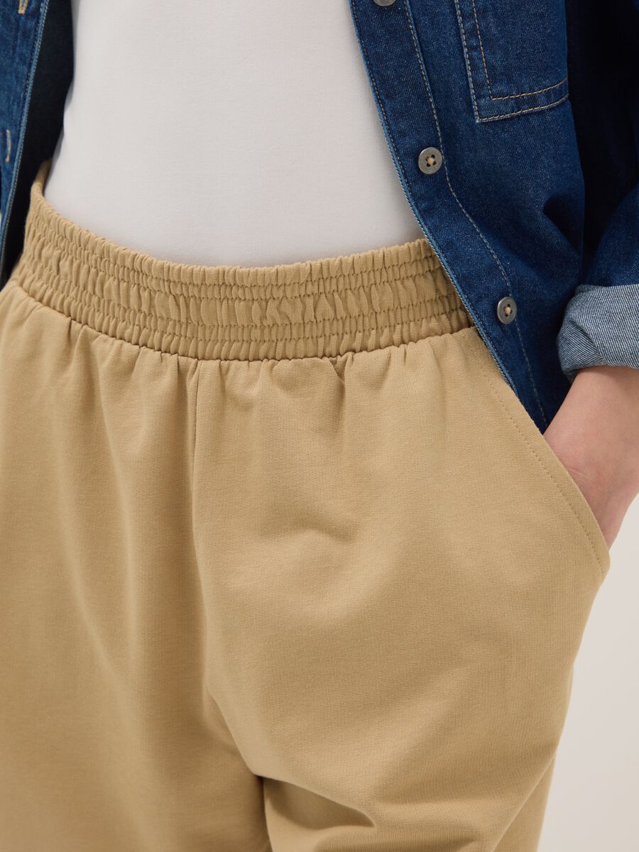 Girls' oversized fit beige pure cotton shorts_2