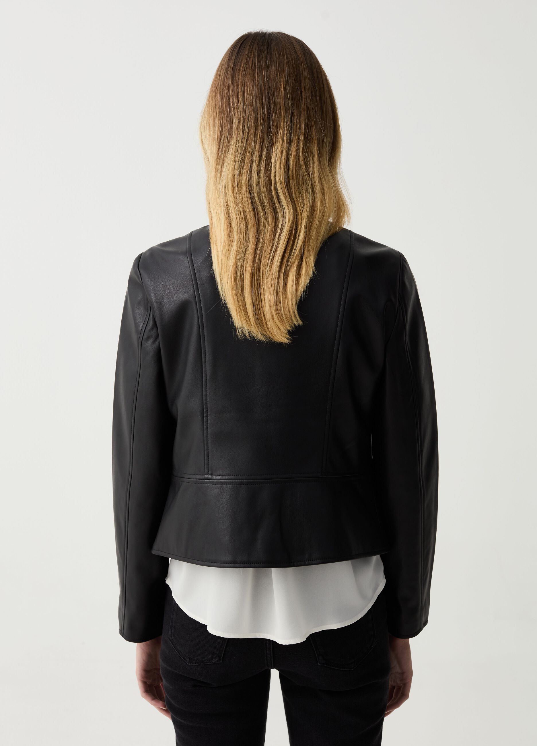 Glossy-effect jacket with buttons