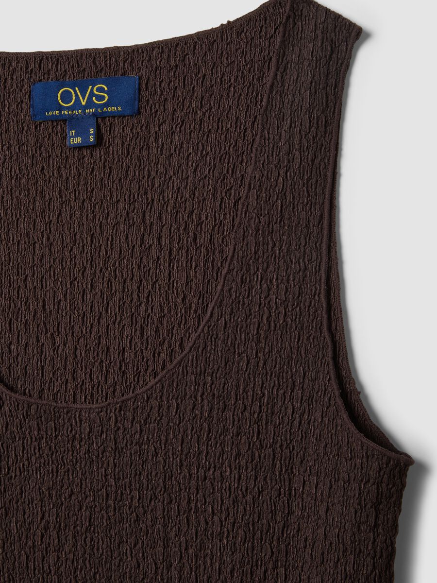 Braunes Stretch-Top mit Crinkle-Struktur_1