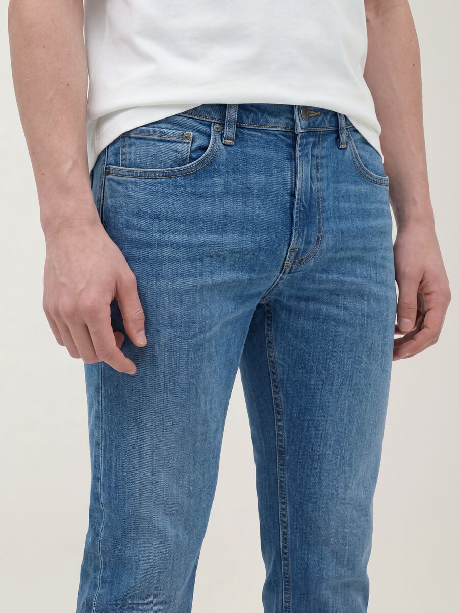 Light-wash slim-fit stretch cotton jeans_4