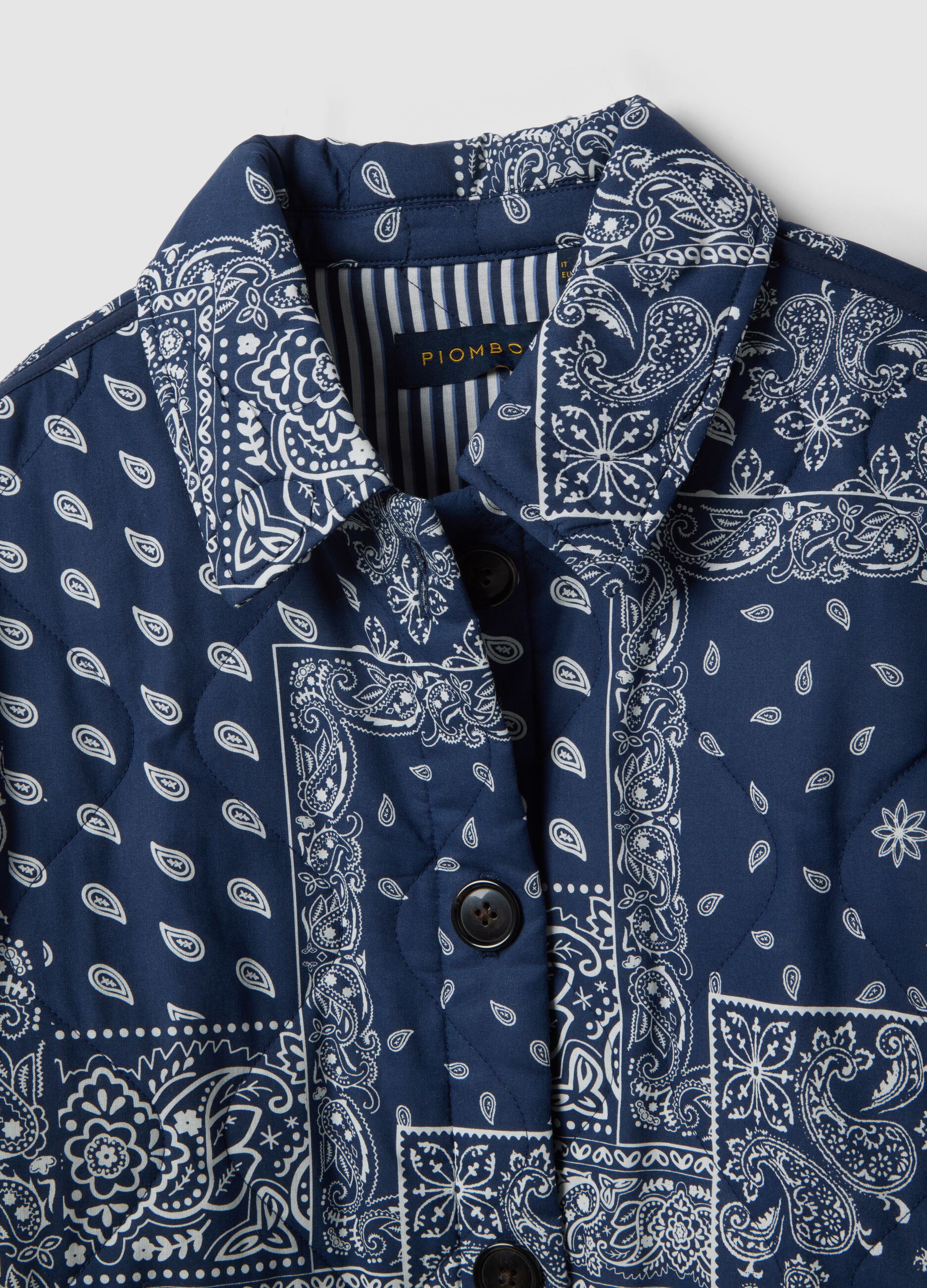 Mehrfarbige wattierte Jacke aus reiner Baumwolle mit regul&auml;rer Passform und Muster