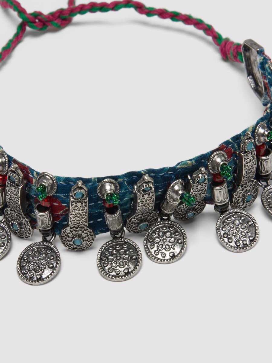 Mehrfarbige Halskette aus reiner Baumwolle mit Anh&auml;ngern_3