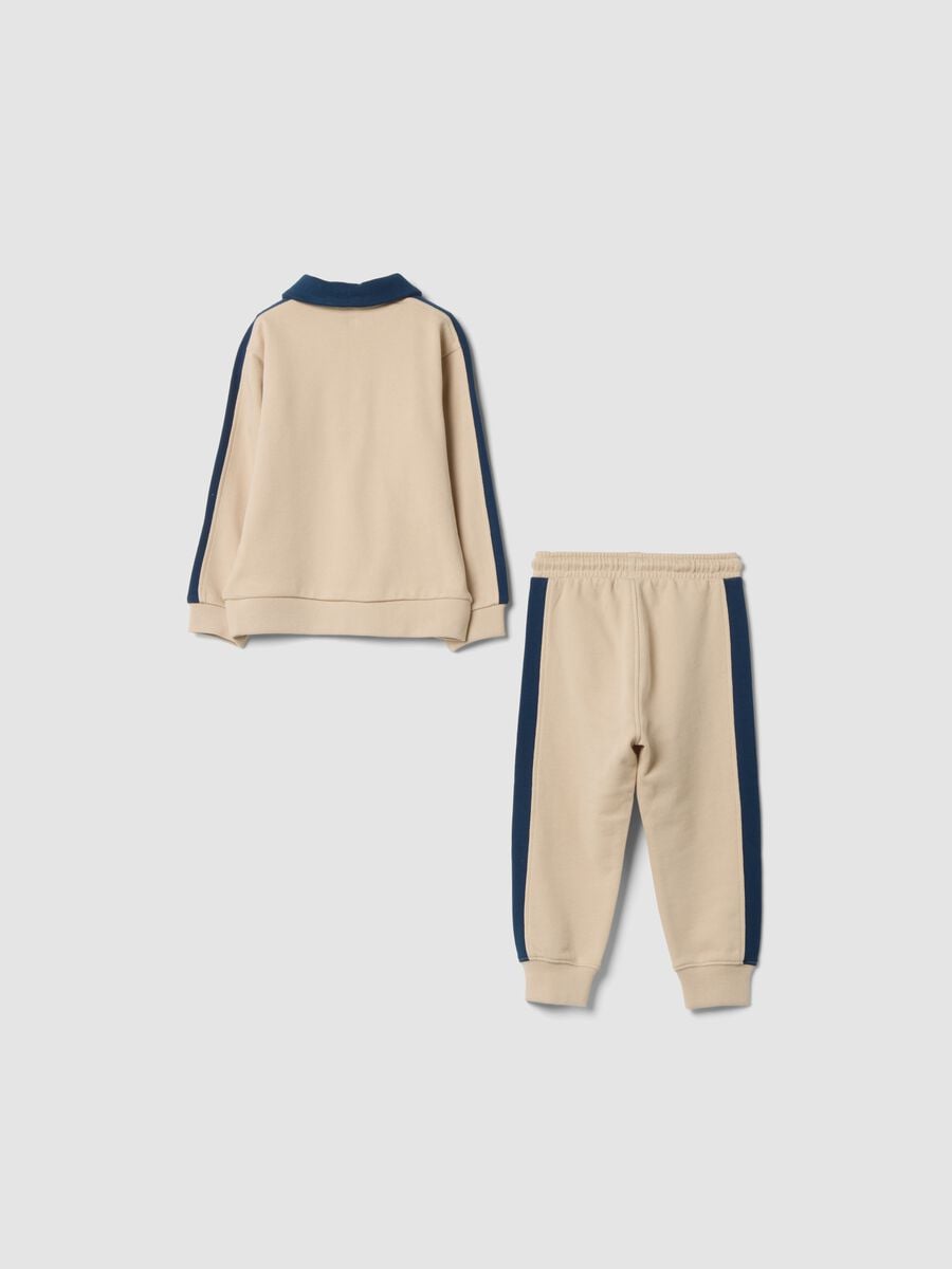 Completo jogging beige in puro cotone organico con stampe in rilievo_1