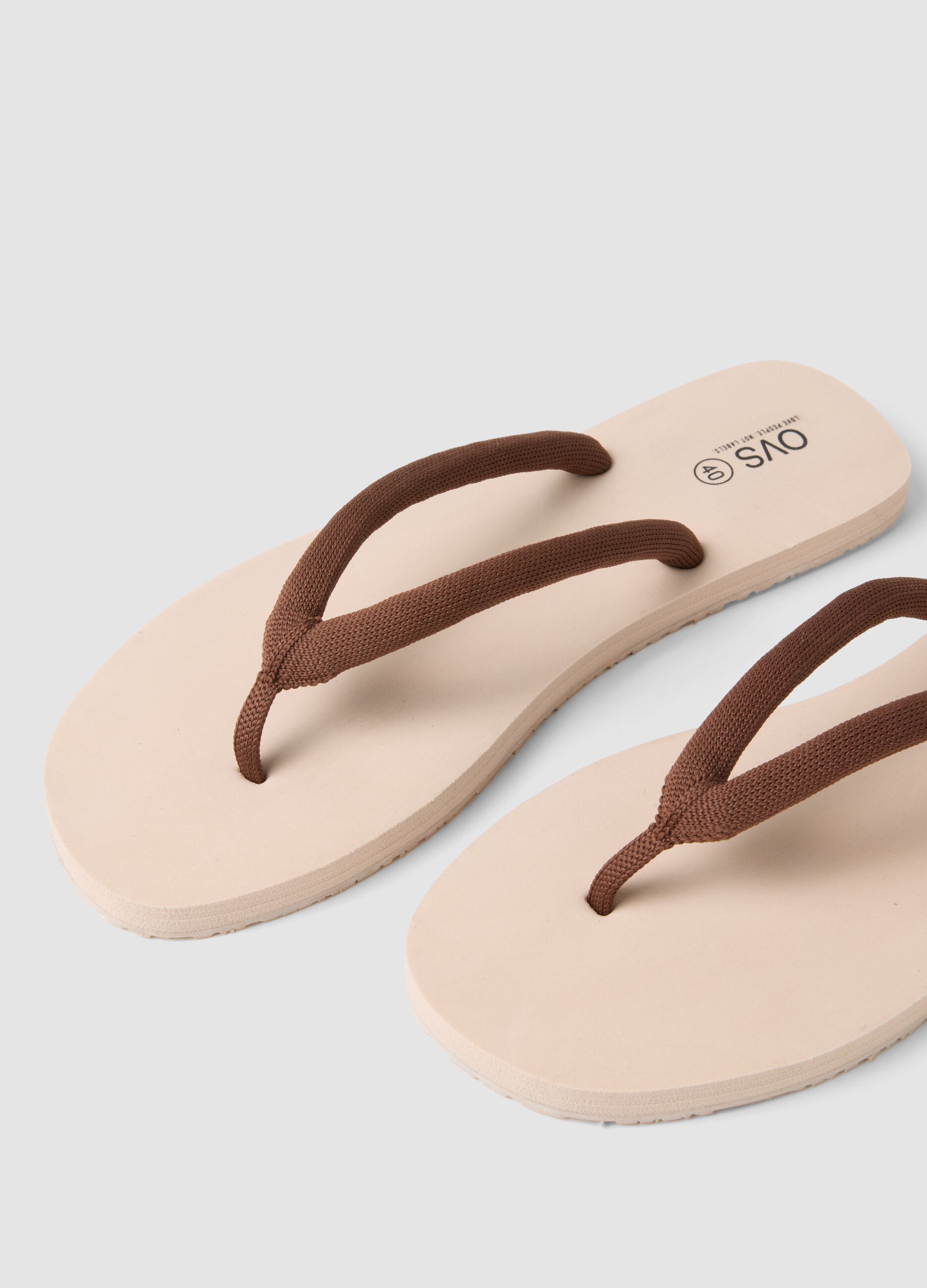 Infradito beige con cinturini spessi