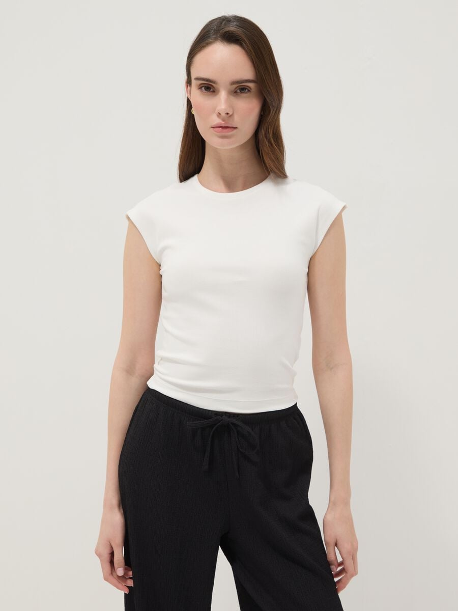 Camiseta ajustada blanca de algod&oacute;n el&aacute;stico_1
