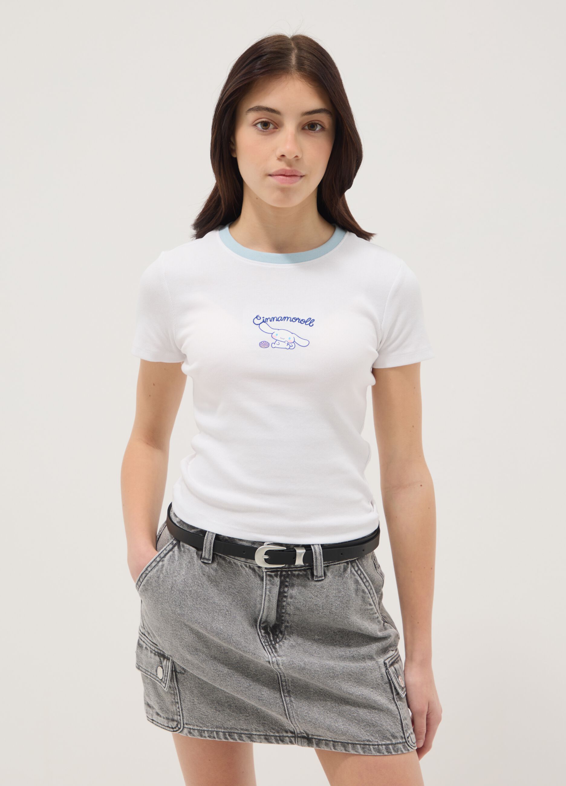 Girls&rsquo; white fitted stretch cotton T-shirt with embroidery