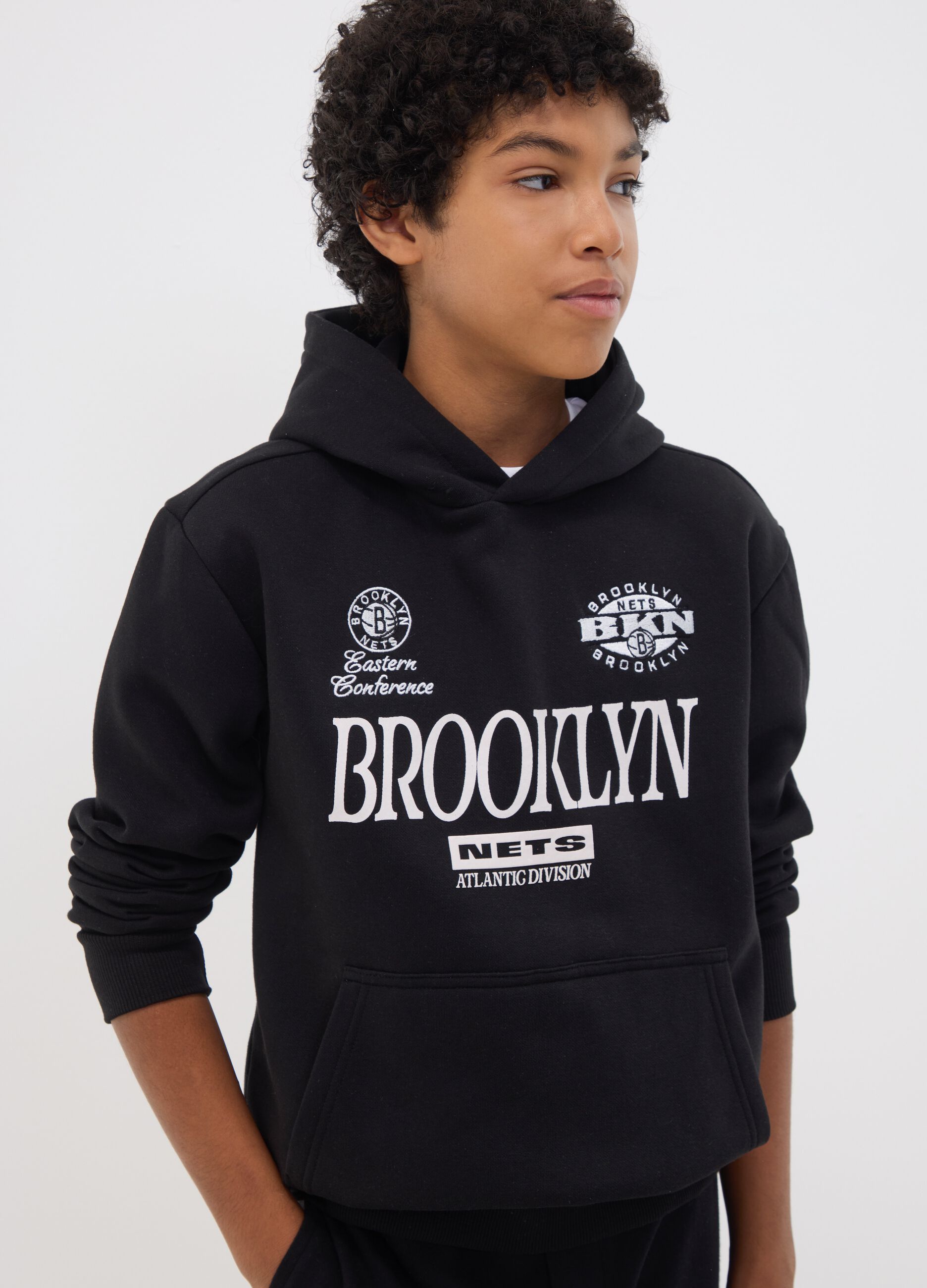 Black cotton-blend hoodie with Brooklyn Nets print for boys