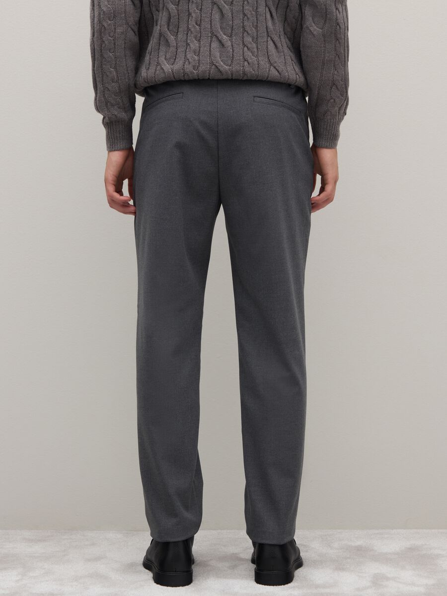 Regular grey trousers in stretch fabric_2