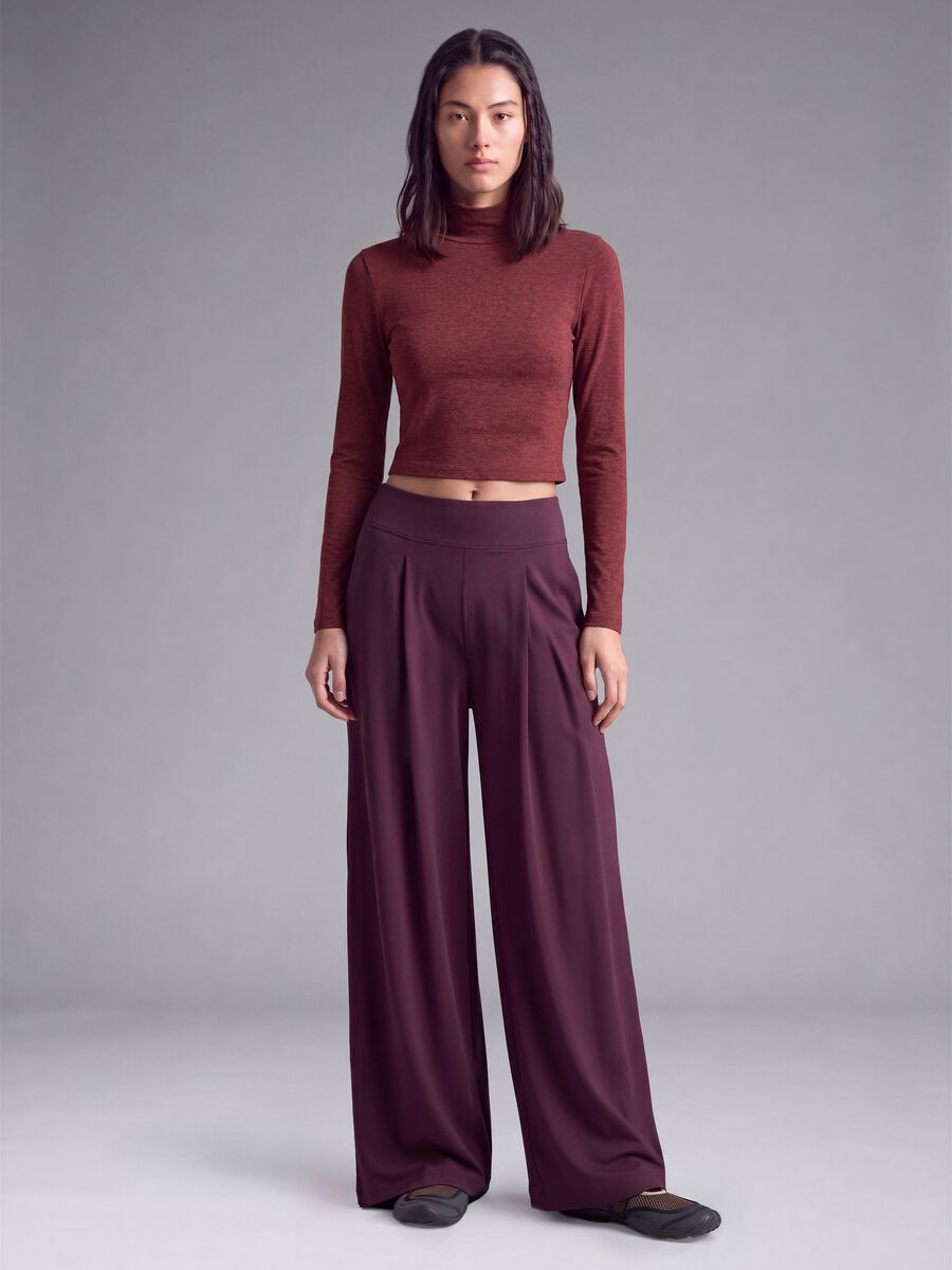Red cropped stretch T-shirt with high neck_0