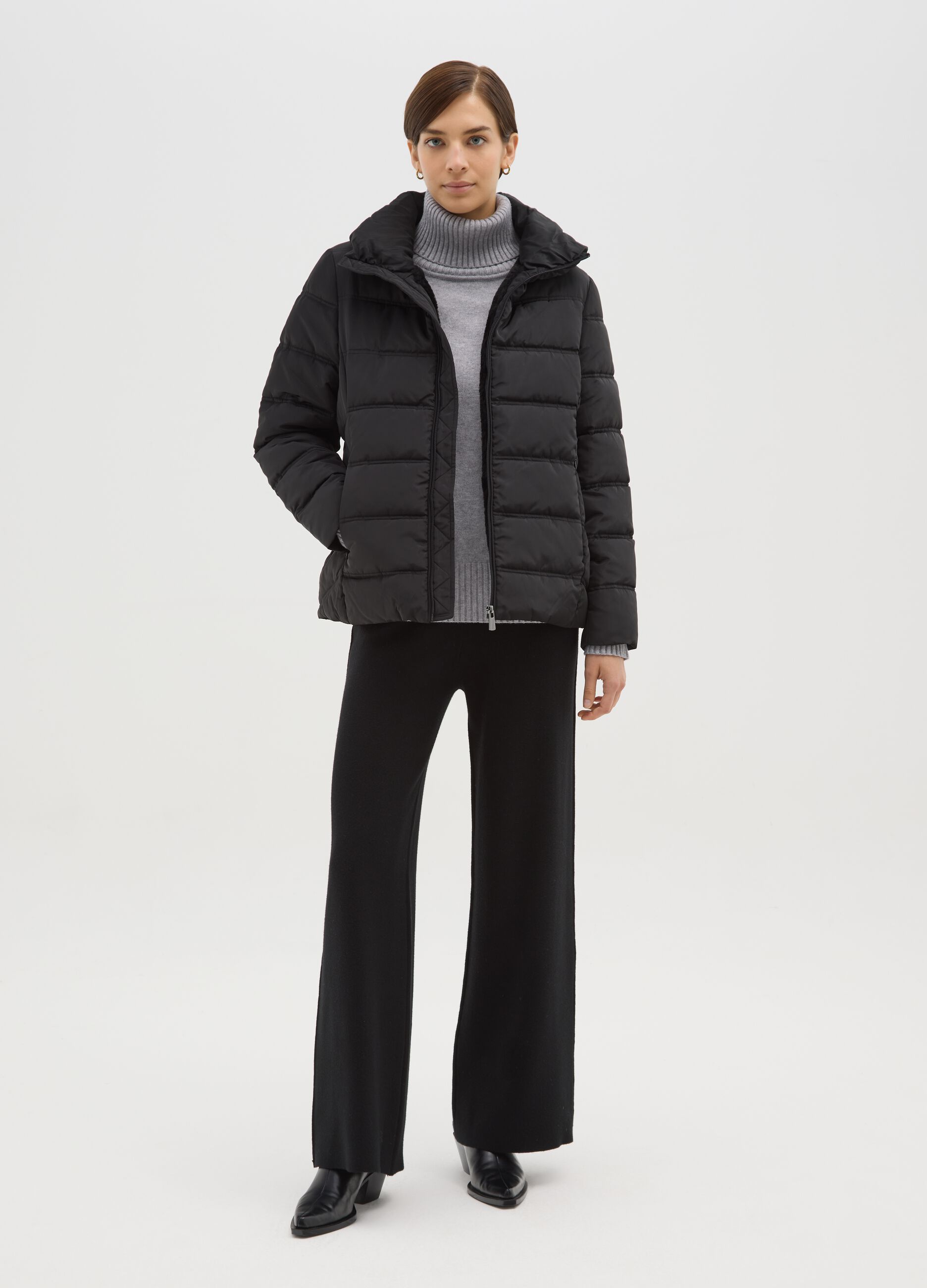 Schwarze regular fit gesteppte Jacke mit Rei&szlig;verschluss und Seitentaschen