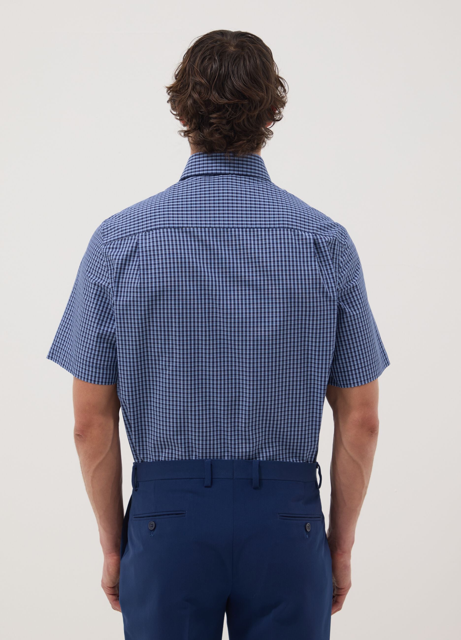 Blue checked short-sleeve shirt