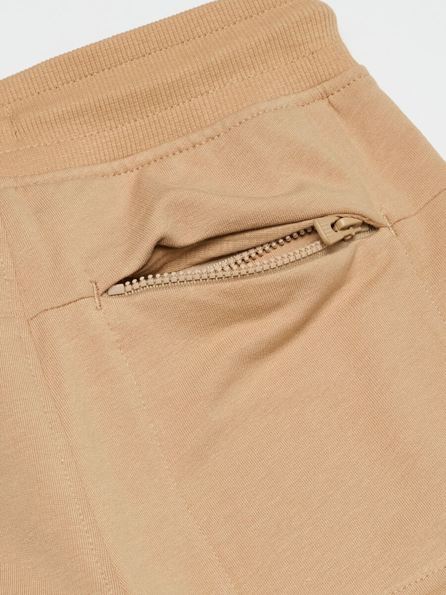 Fleece Bermuda shorts with pockets and drawstring_2