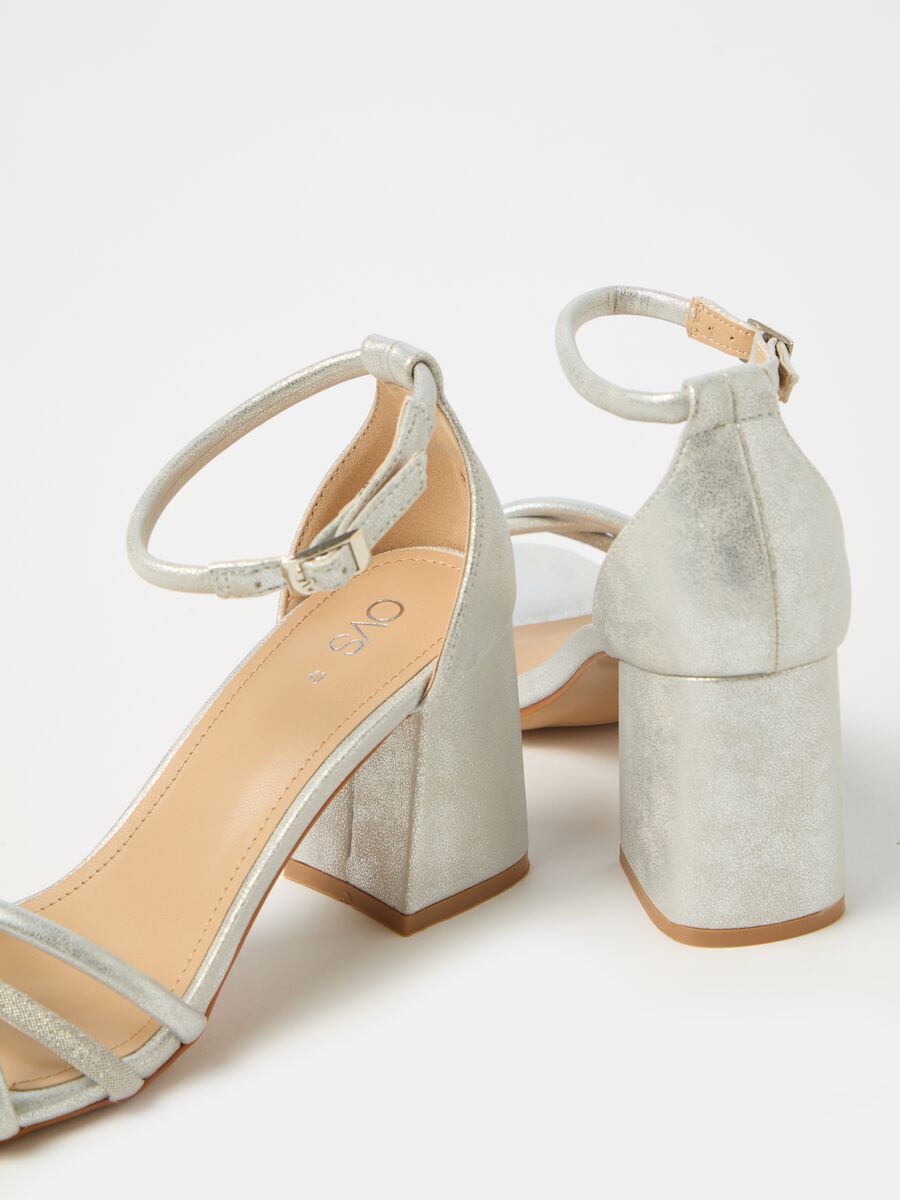 Silver sandals with criss-cross straps_2