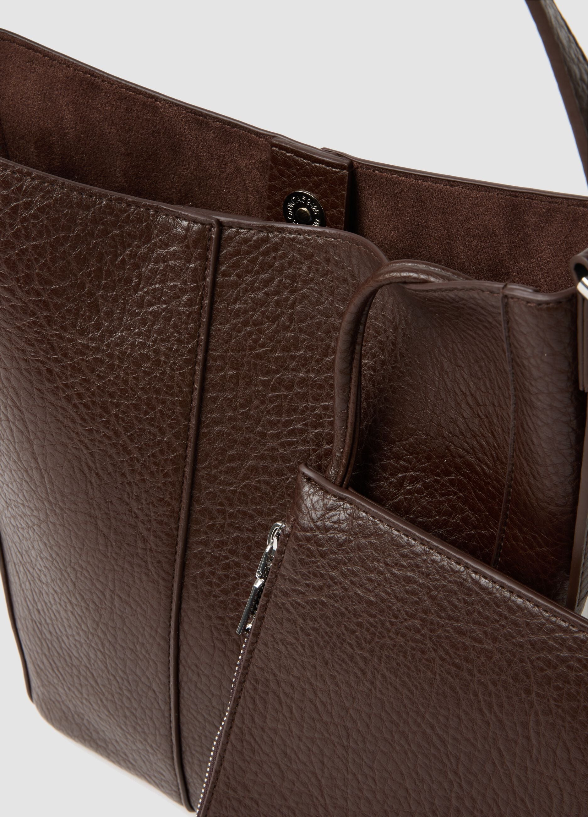 Borsa marrone a spalla effetto martellato