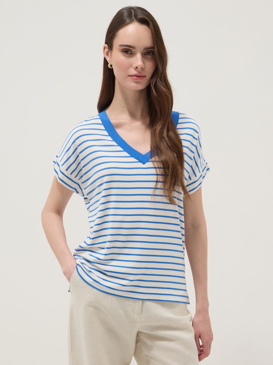 Camiseta azul de viscosa el&aacute;stica a rayas_0
