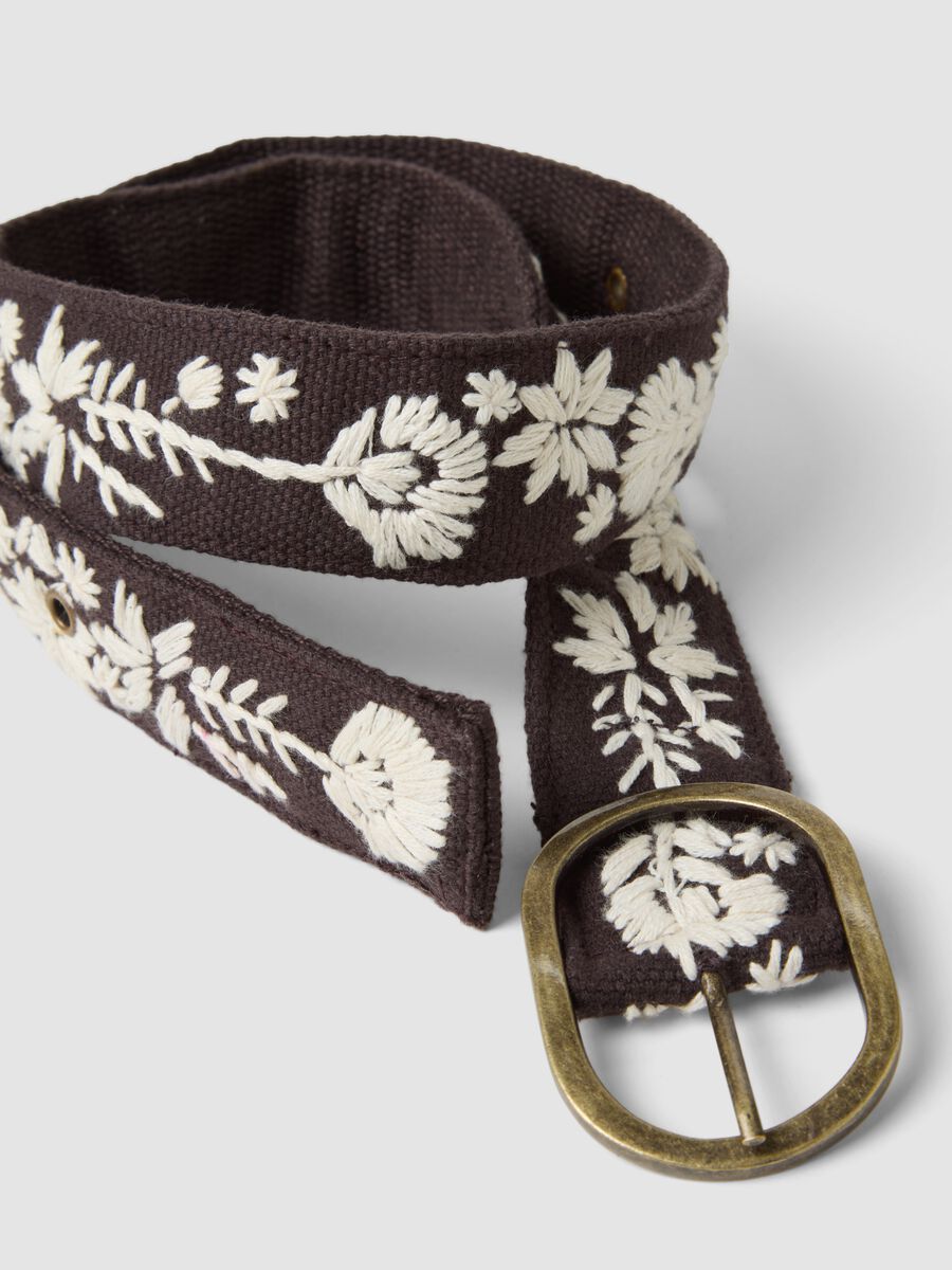 Brauner G&uuml;rtel aus reiner Baumwolle mit floralem Stickdetail_2
